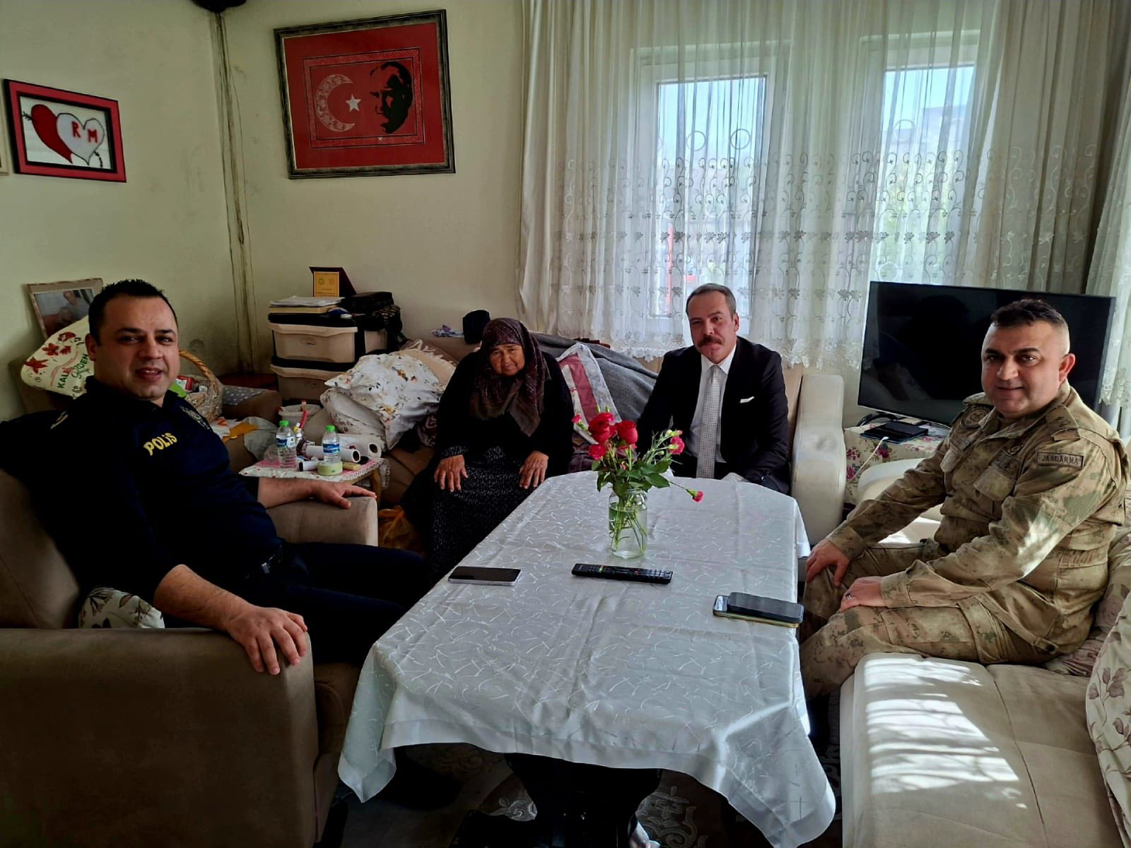 Erzin Kaymakamı Özaydın’dan Anlamlı Doğum Günü Ziyareti (1)