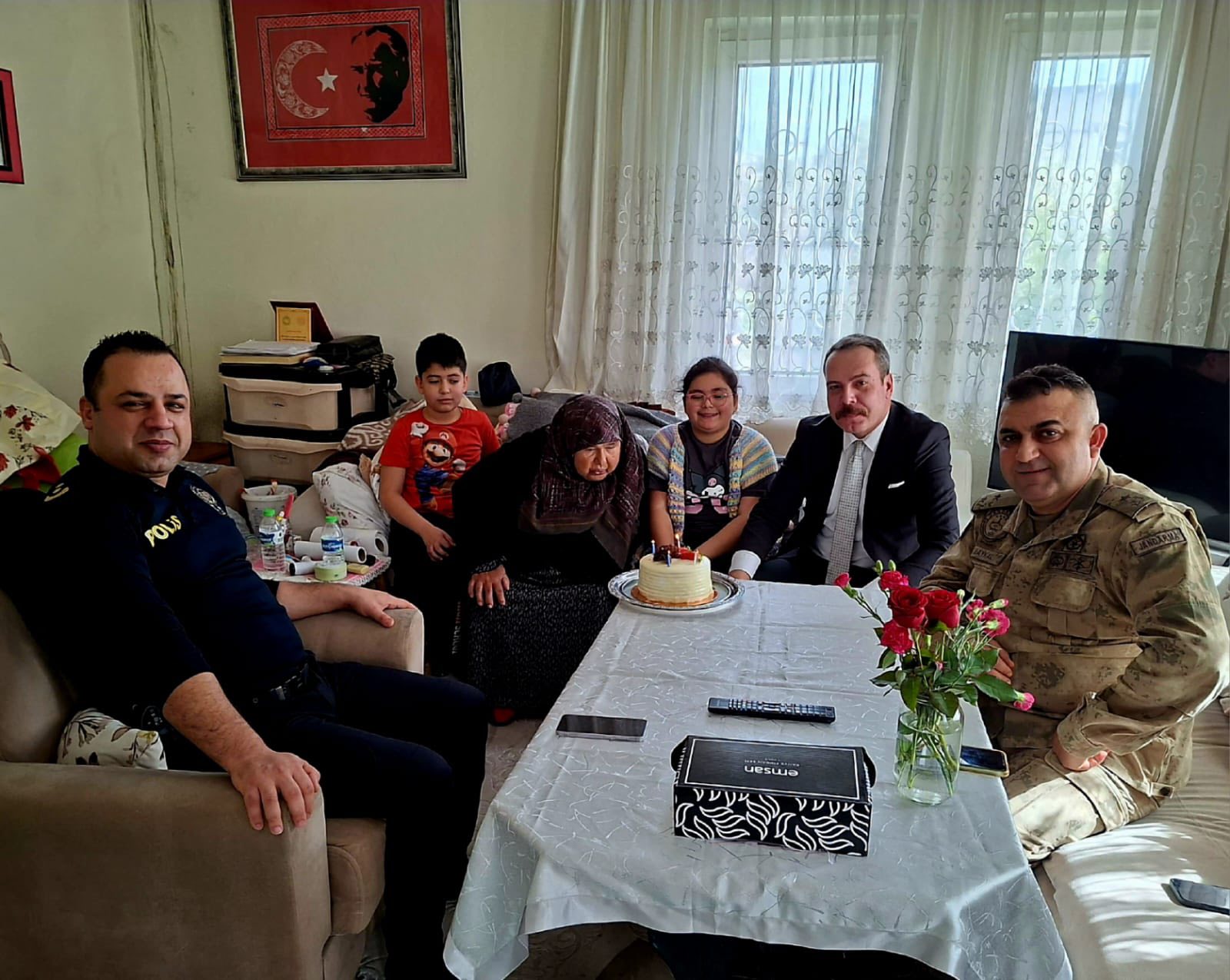 Erzin Kaymakamı Özaydın’dan Anlamlı Doğum Günü Ziyareti (2)