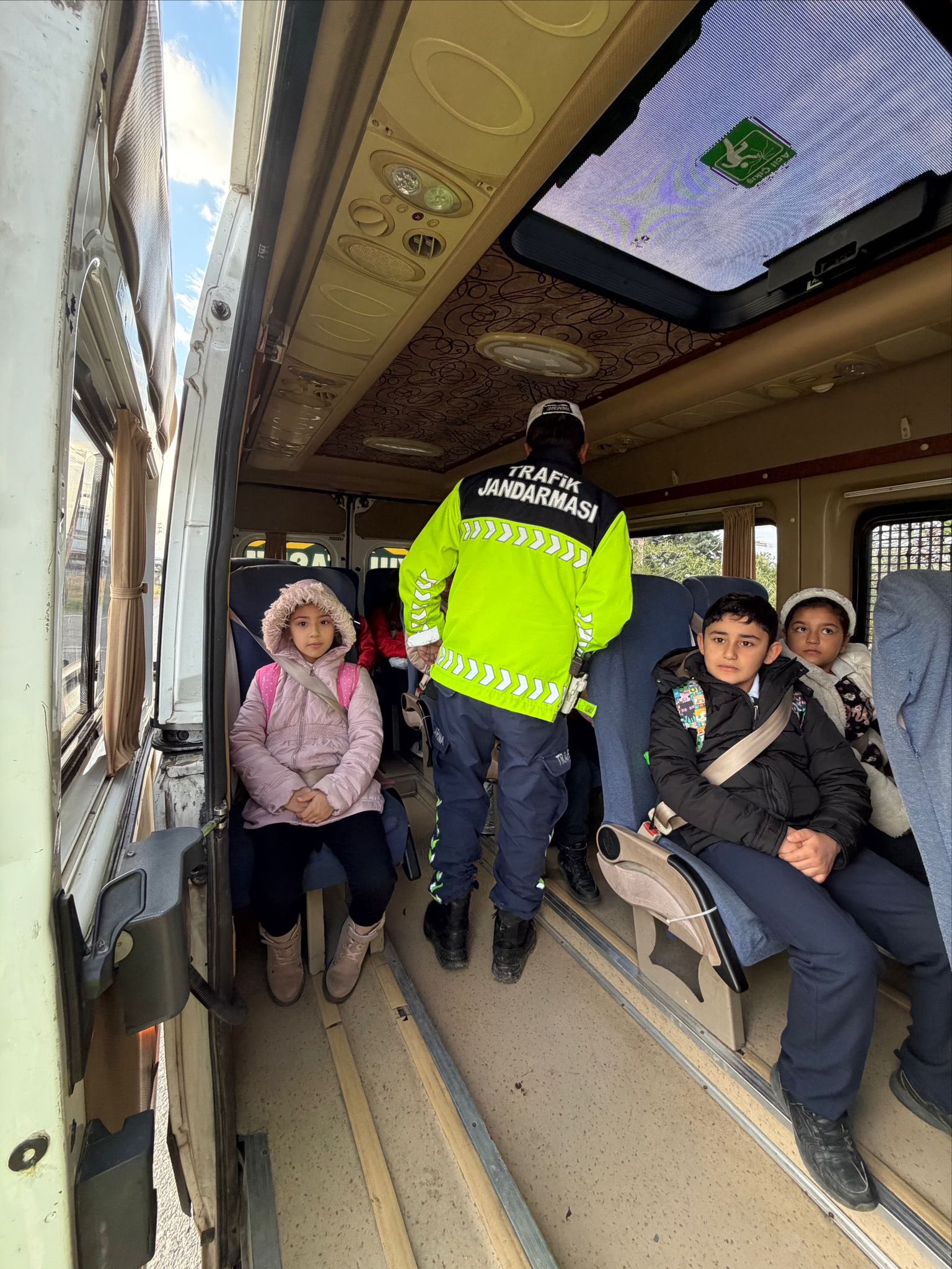 Erzin’de Okul Servislerine Jandarmadan Sıkı Denetim2