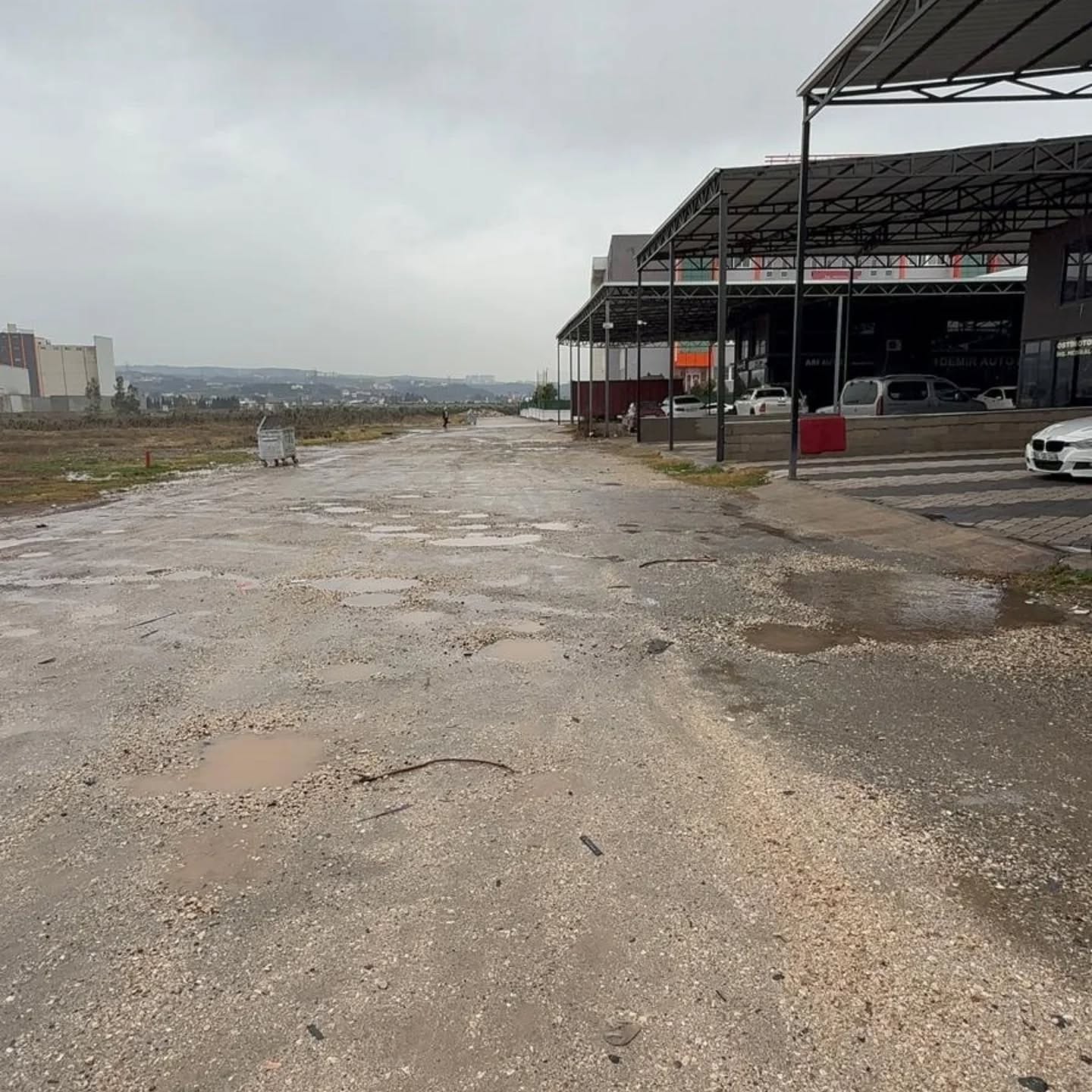 Galericiler Sitesi Esnafı Altyapı Sorununu Milletvekiline Taşıdı (1)