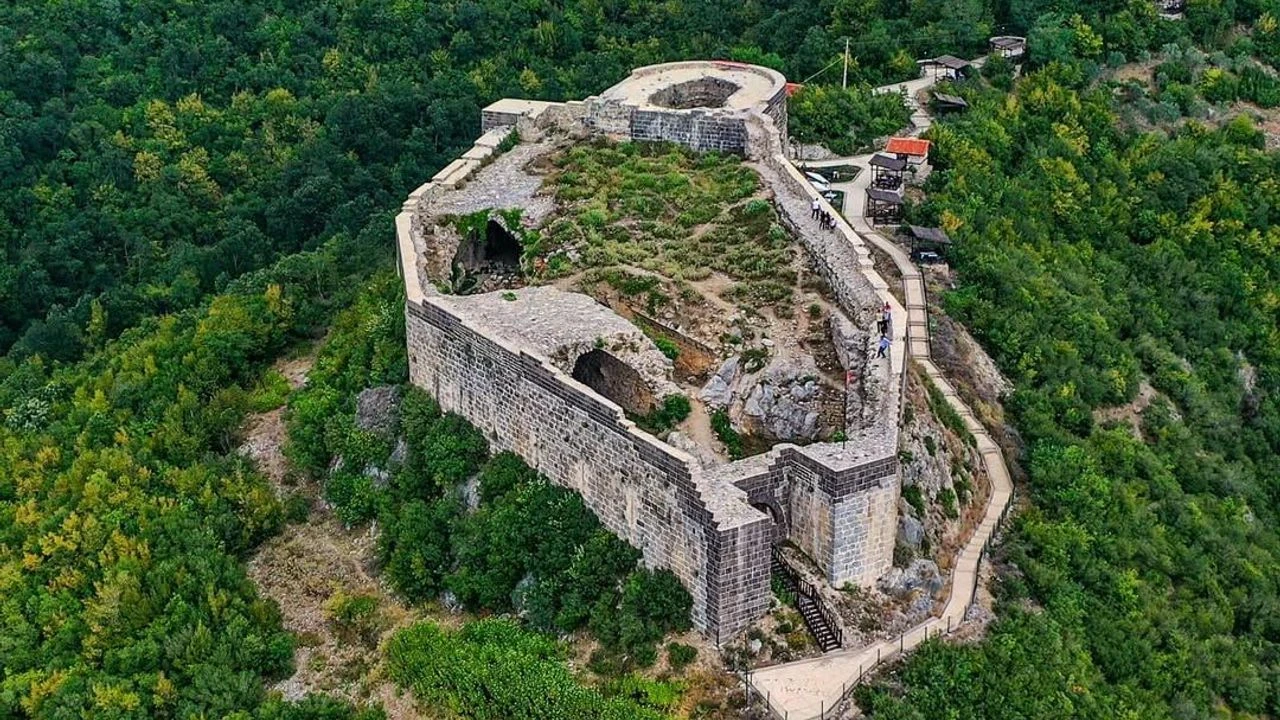 Harun Resit Kalesi 1