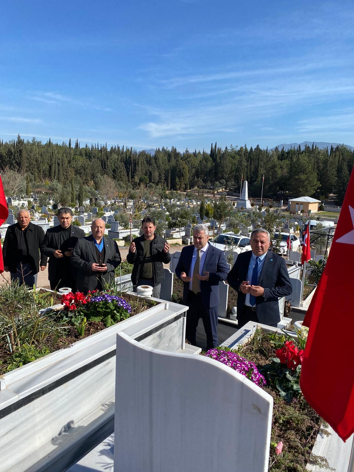 İyi̇ Parti Osmaniye’den Deprem Şehitlerine Ziyaret (2)