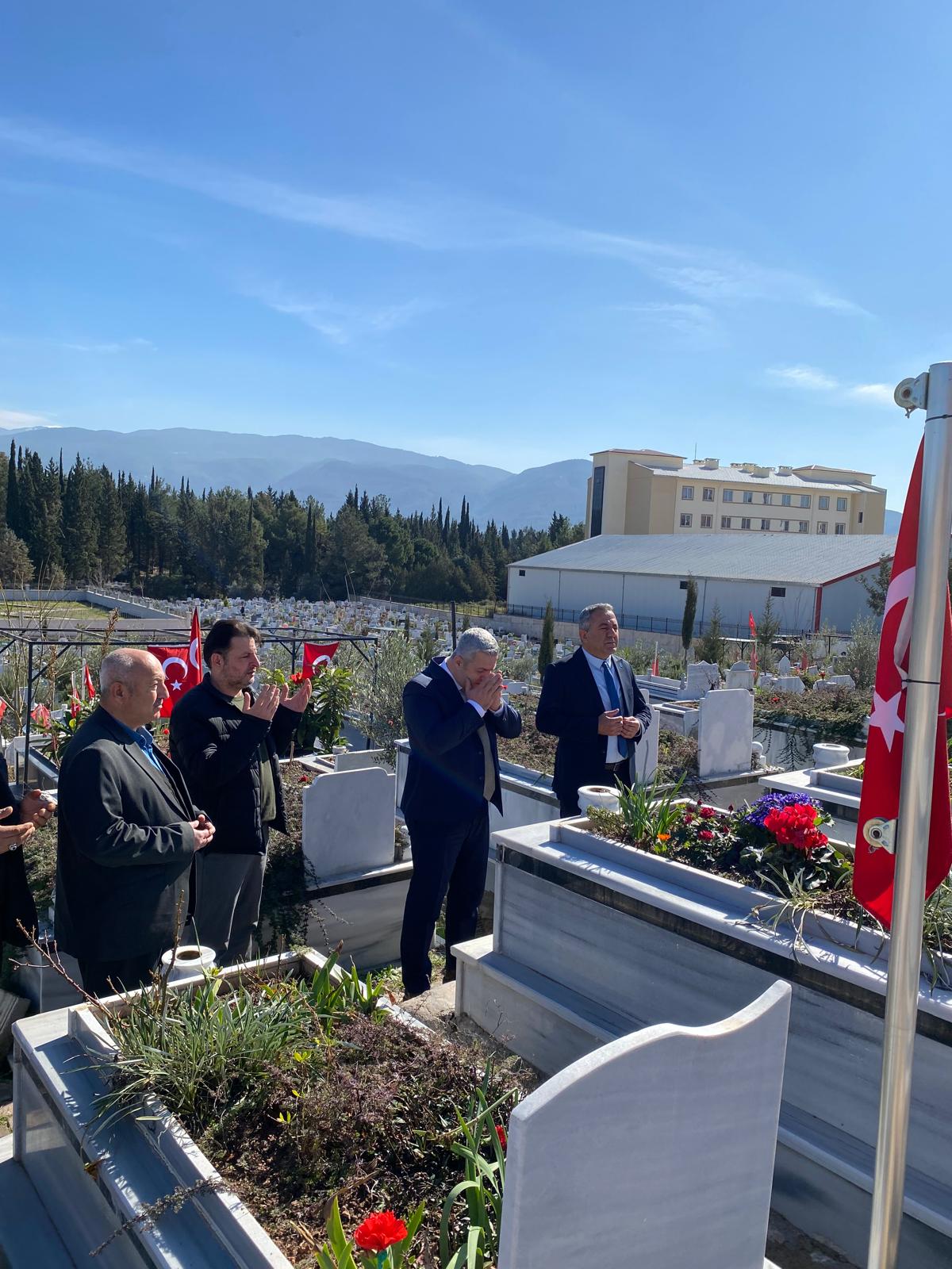 İyi̇ Parti Osmaniye’den Deprem Şehitlerine Ziyaret (4)