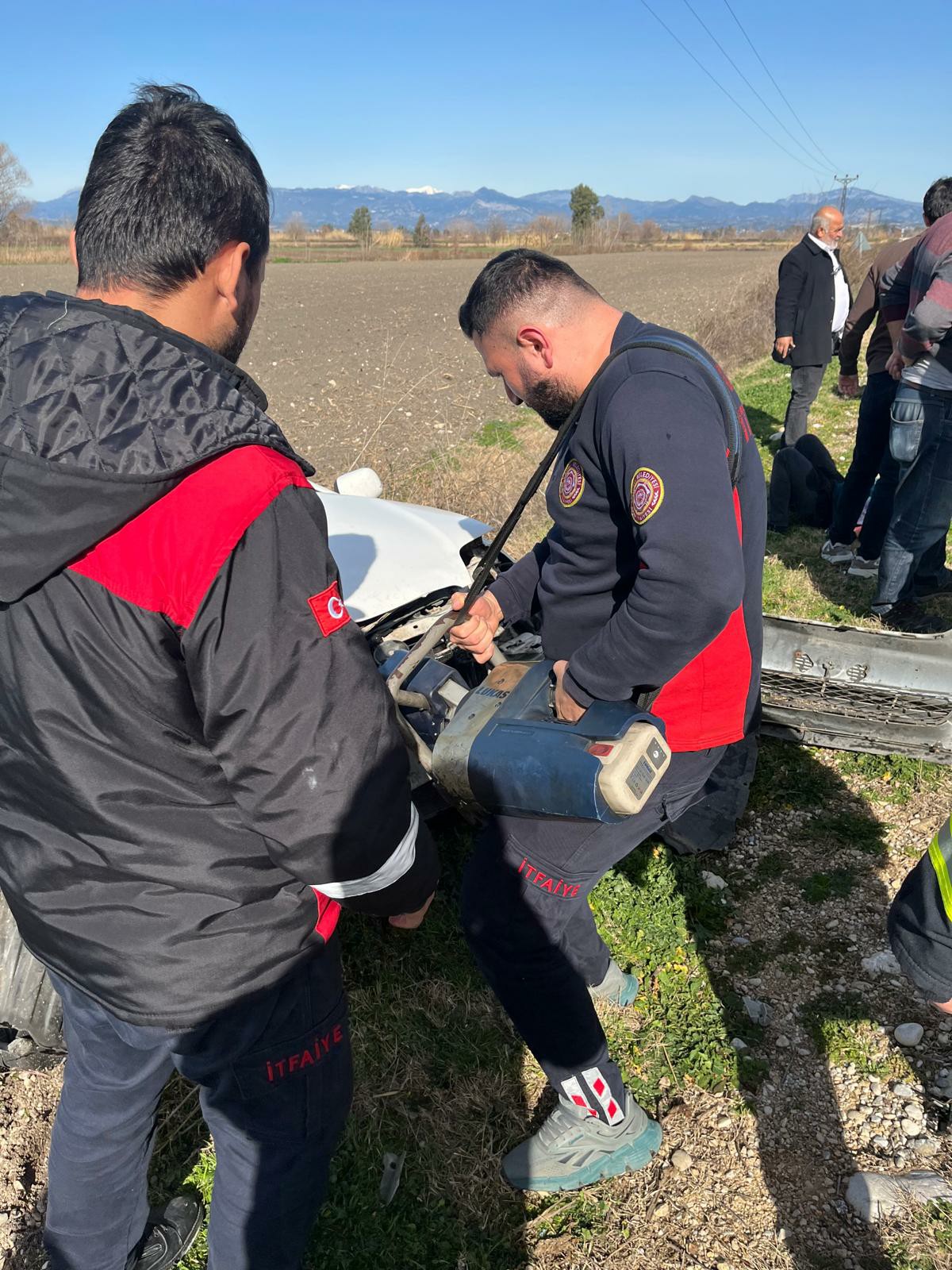 Kadirli’de Minibüs Ile Otomobil Çarpıştı 3 Yaralı2