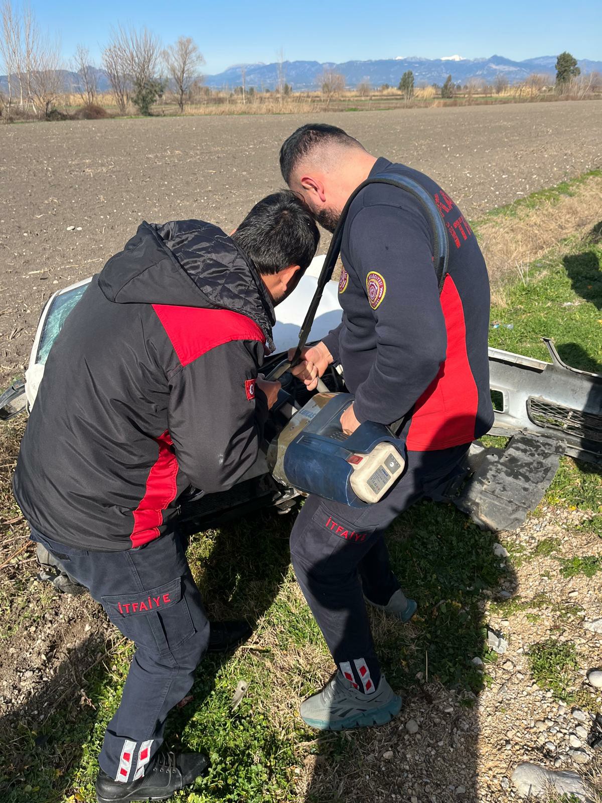 Kadirli’de Minibüs Ile Otomobil Çarpıştı 3 Yaralı4