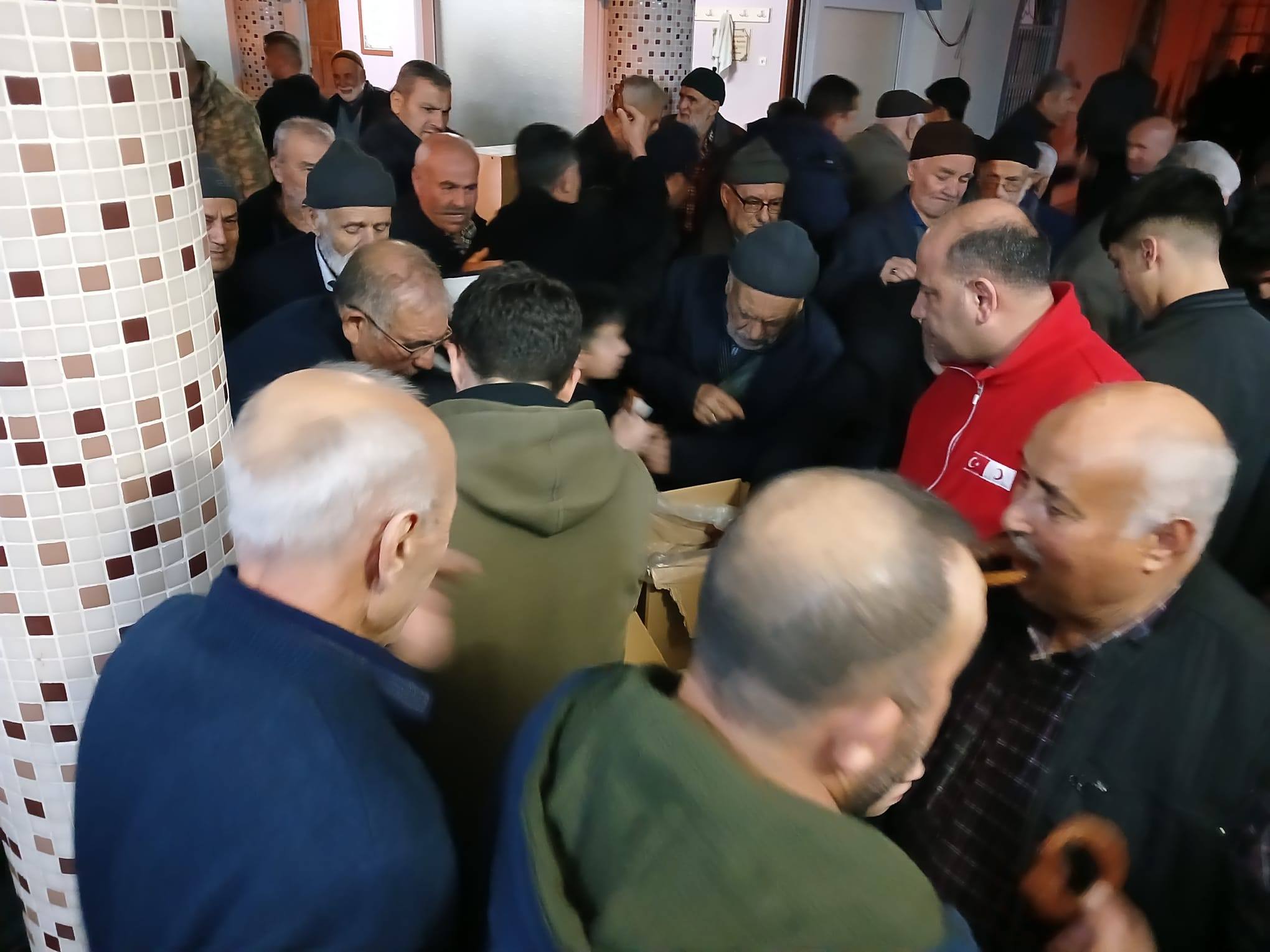 Kızılay Kadirli Şubesi’nden Berat Kandili’nde Vatandaşlara İkram (4)