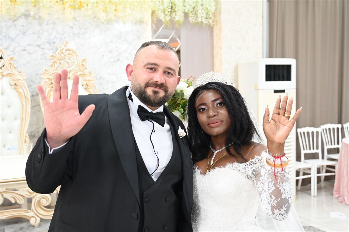 Kongo Demokratik Cumhuriyeti'nde Tanışan Çift Osmaniye'de Düğün Yaptı