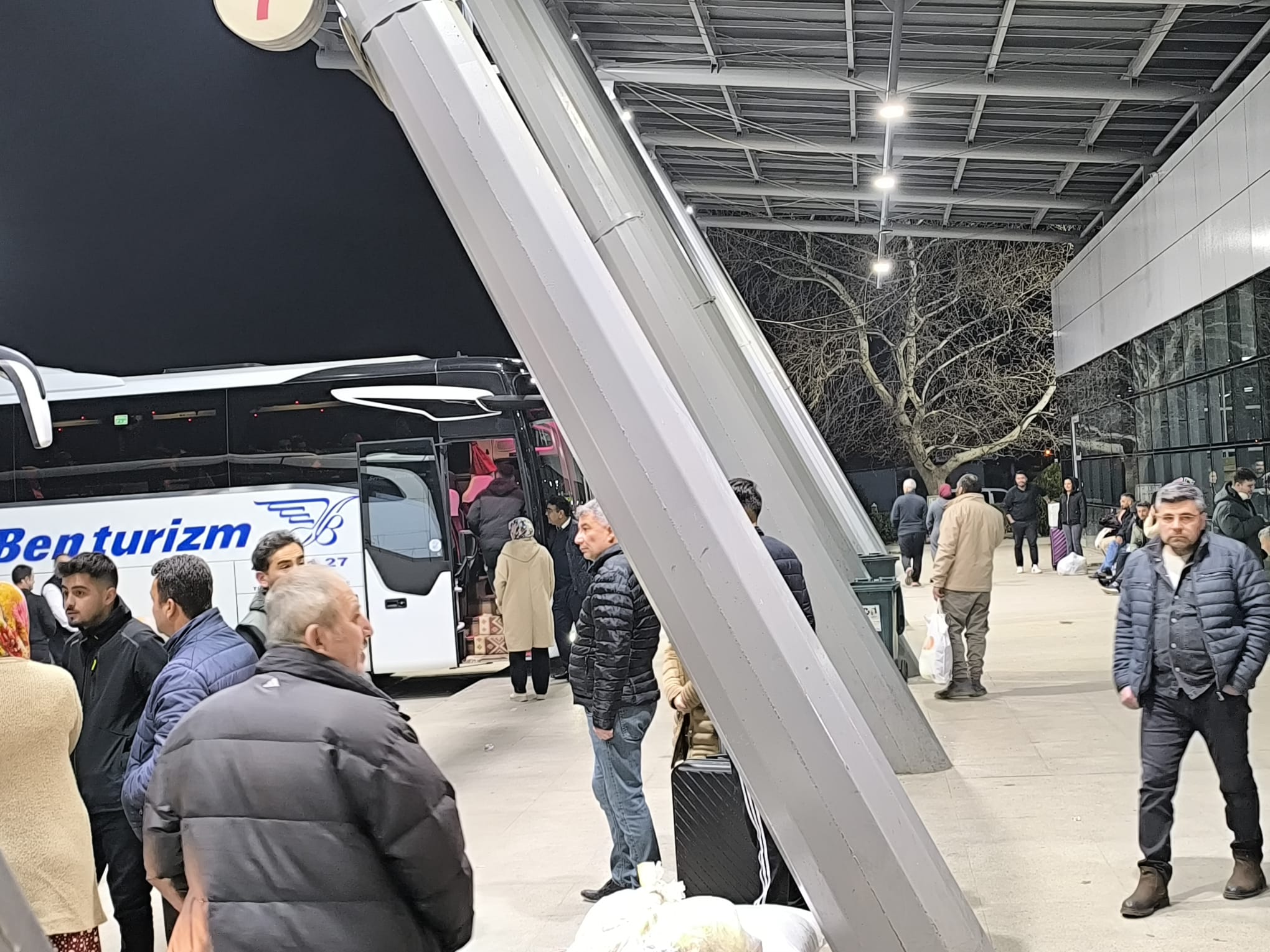 Osmaniye Otogarı’nda Gece Yoğunluğu (2)