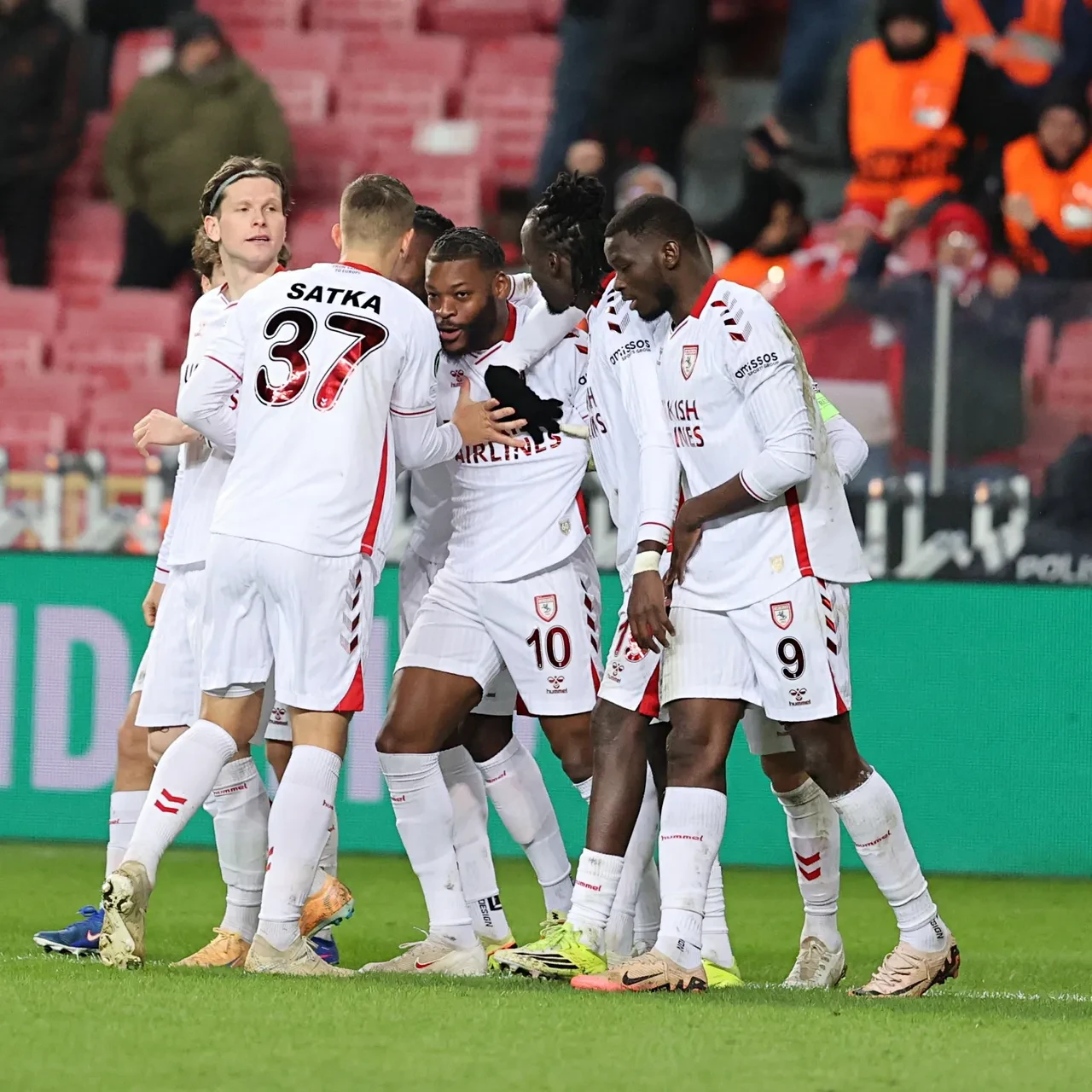 Samsunspor Şkendiya’yı 4 Yendi (1)