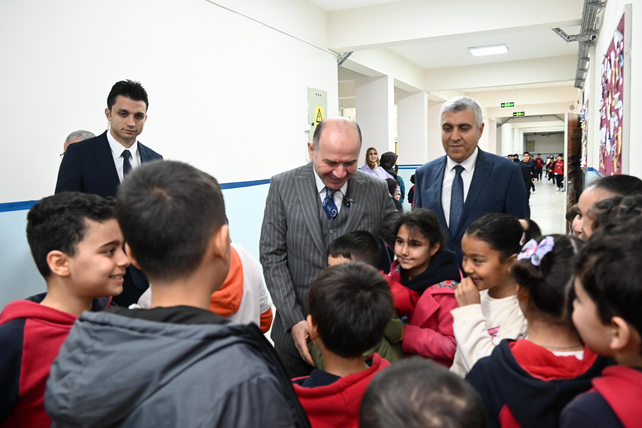 Vali Serdengeçti Dede Korkut İlkokulu’nu Ziyaret Etti2