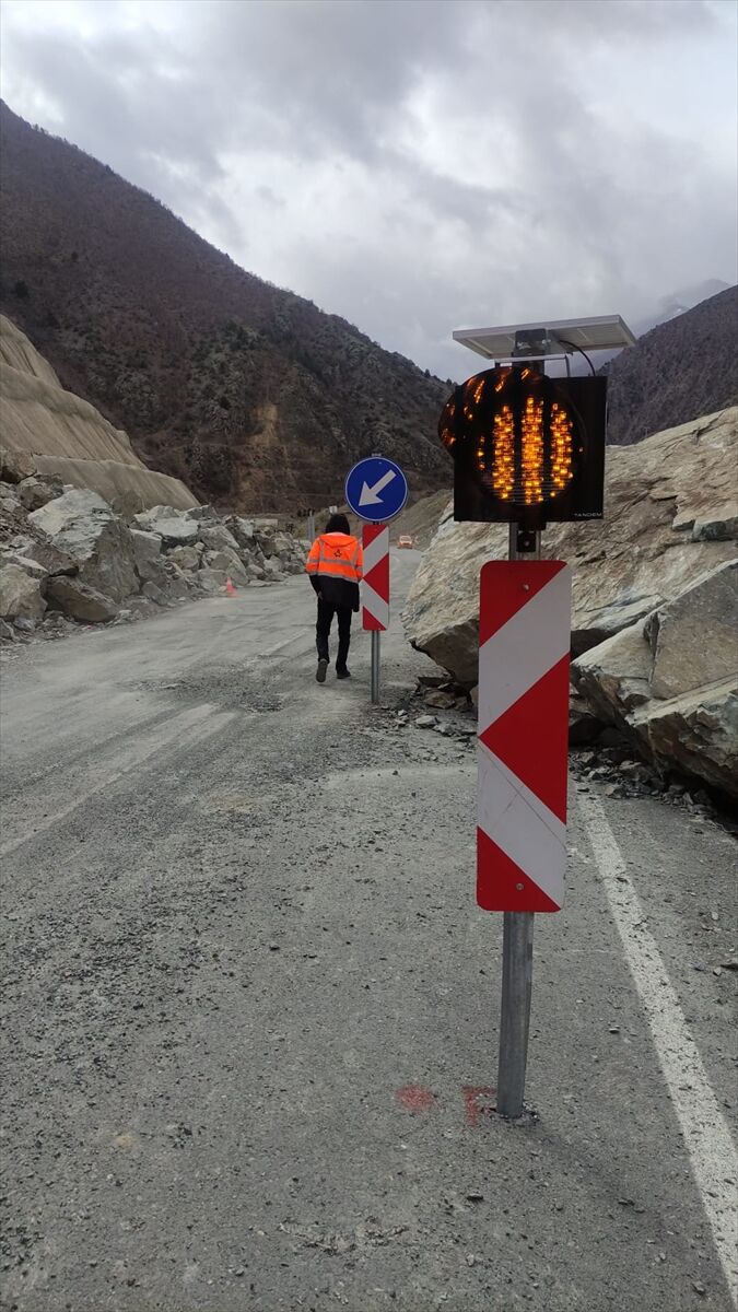 Artvin Şavşat Kara Yolu Tek Yönlü Ulaşıma Açıldı