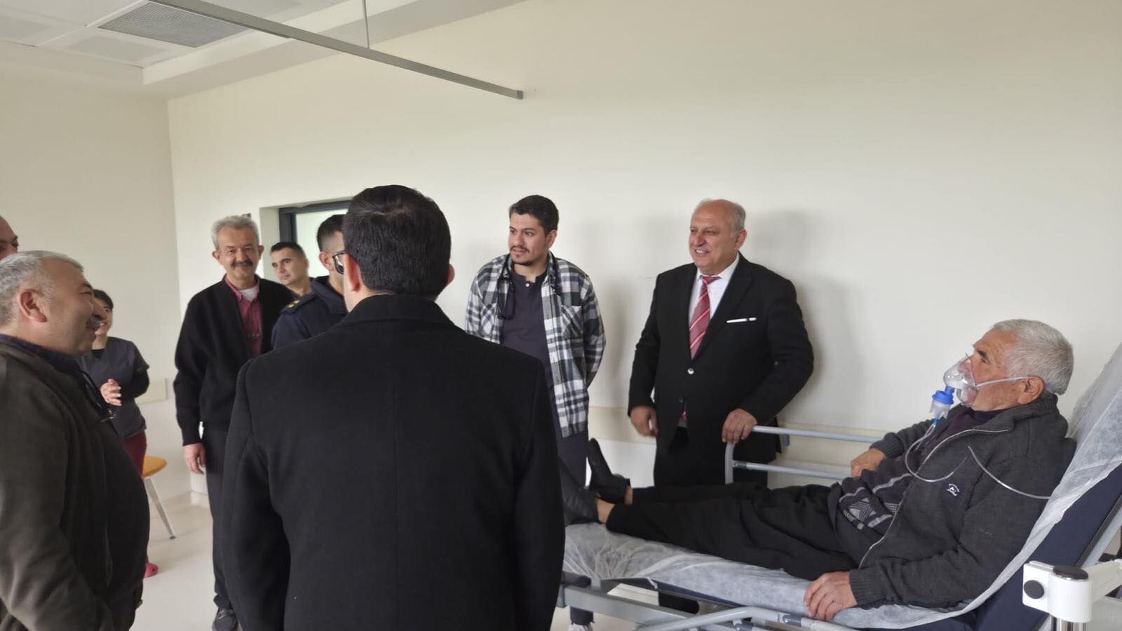 Başkan Demiroğlu’ndan Bayramda Anlamlı Ziyaret (1)