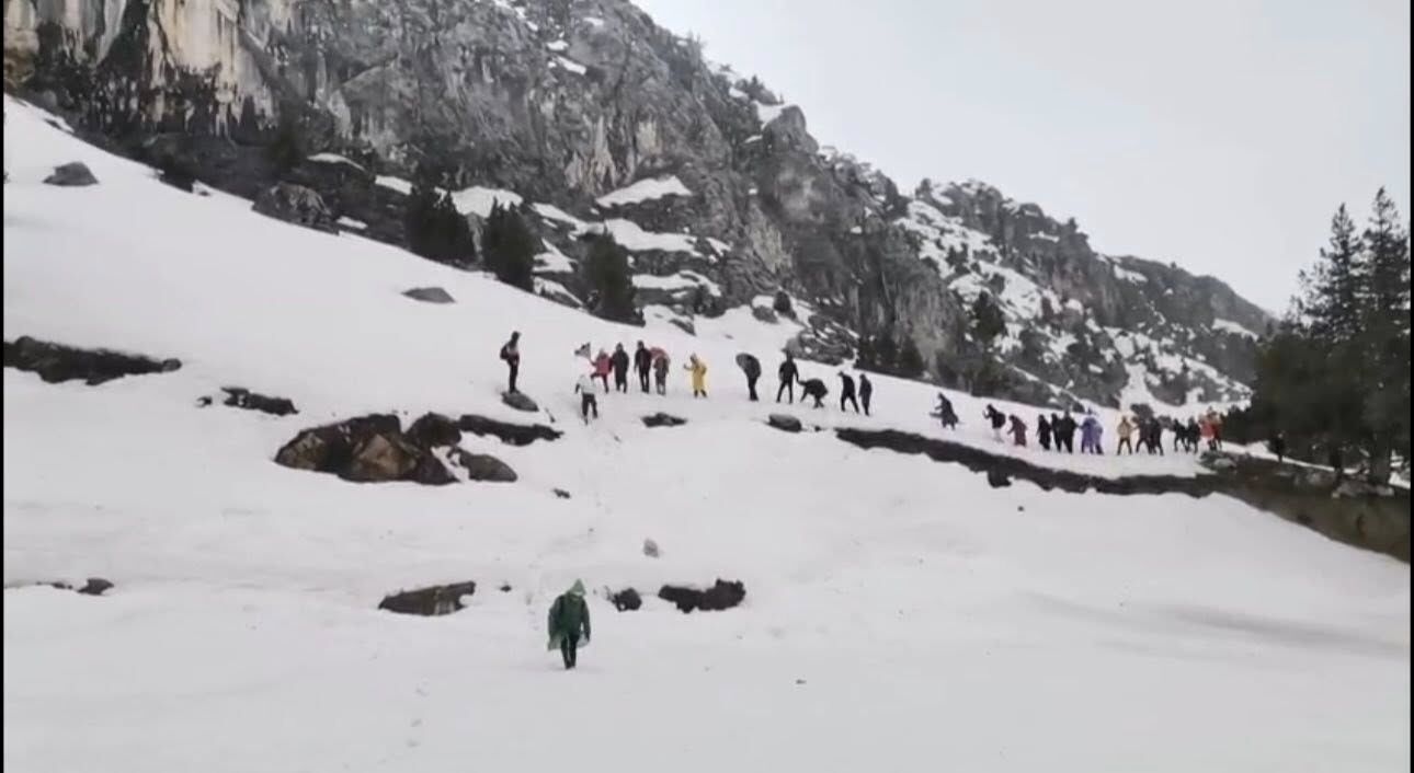 Doğa Tutkunları Karagöl’de Yürüyüş Düzenledi (3)