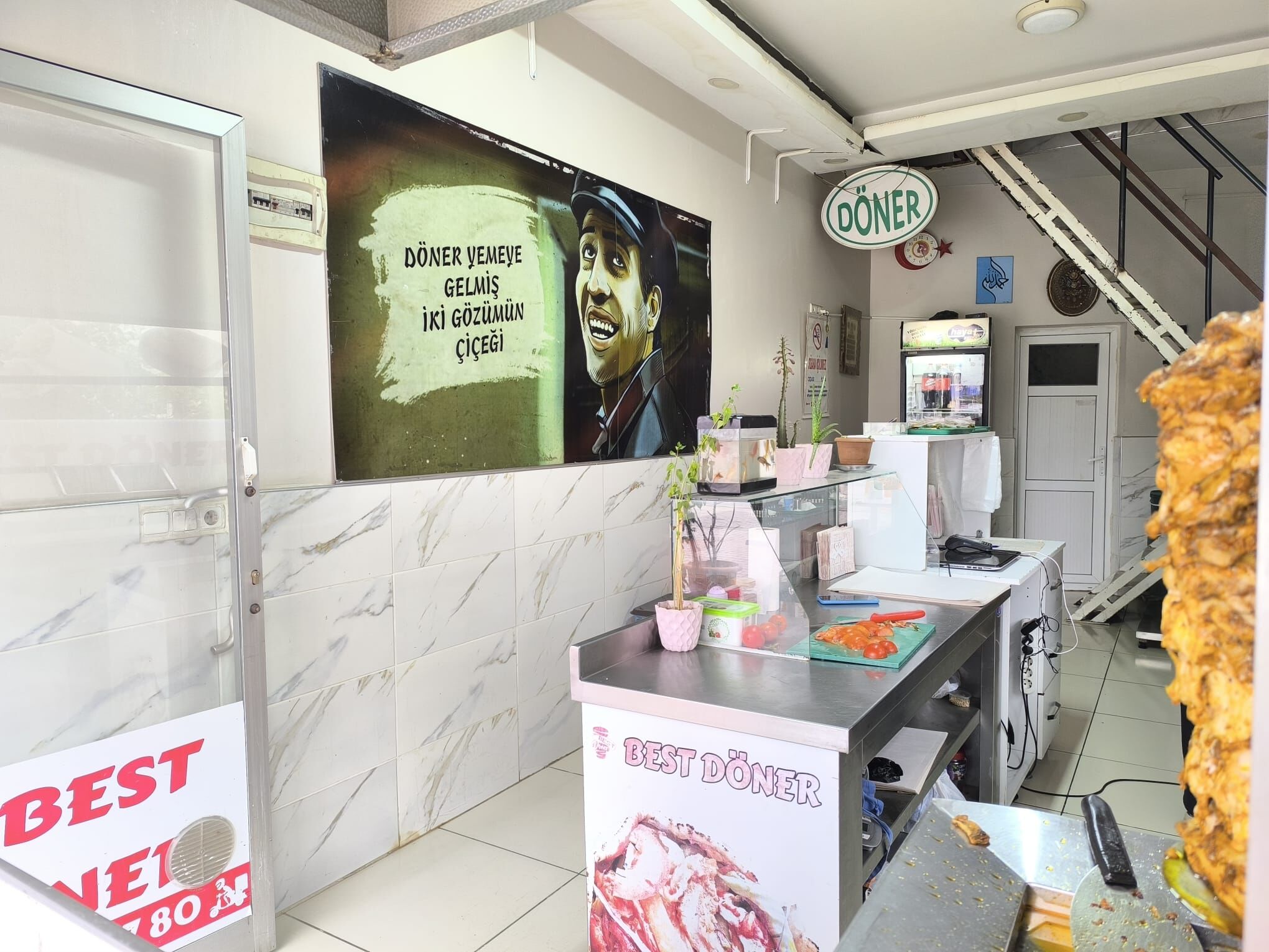 Dönercide Kemal Sunal Repliği Görenleri Gülümsetiyor (2)