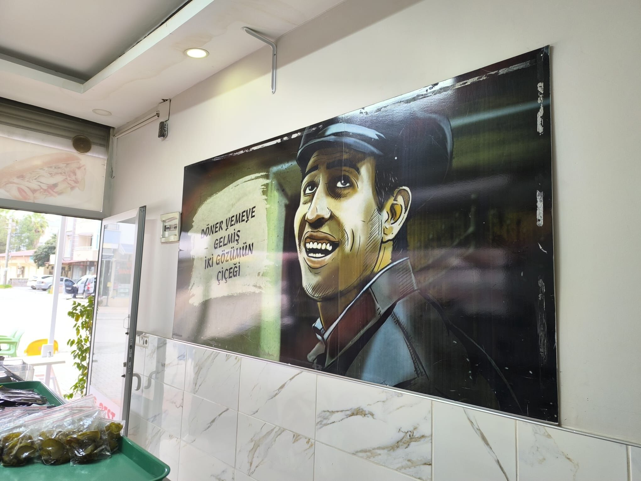 Dönercide Kemal Sunal Repliği Görenleri Gülümsetiyor (3)