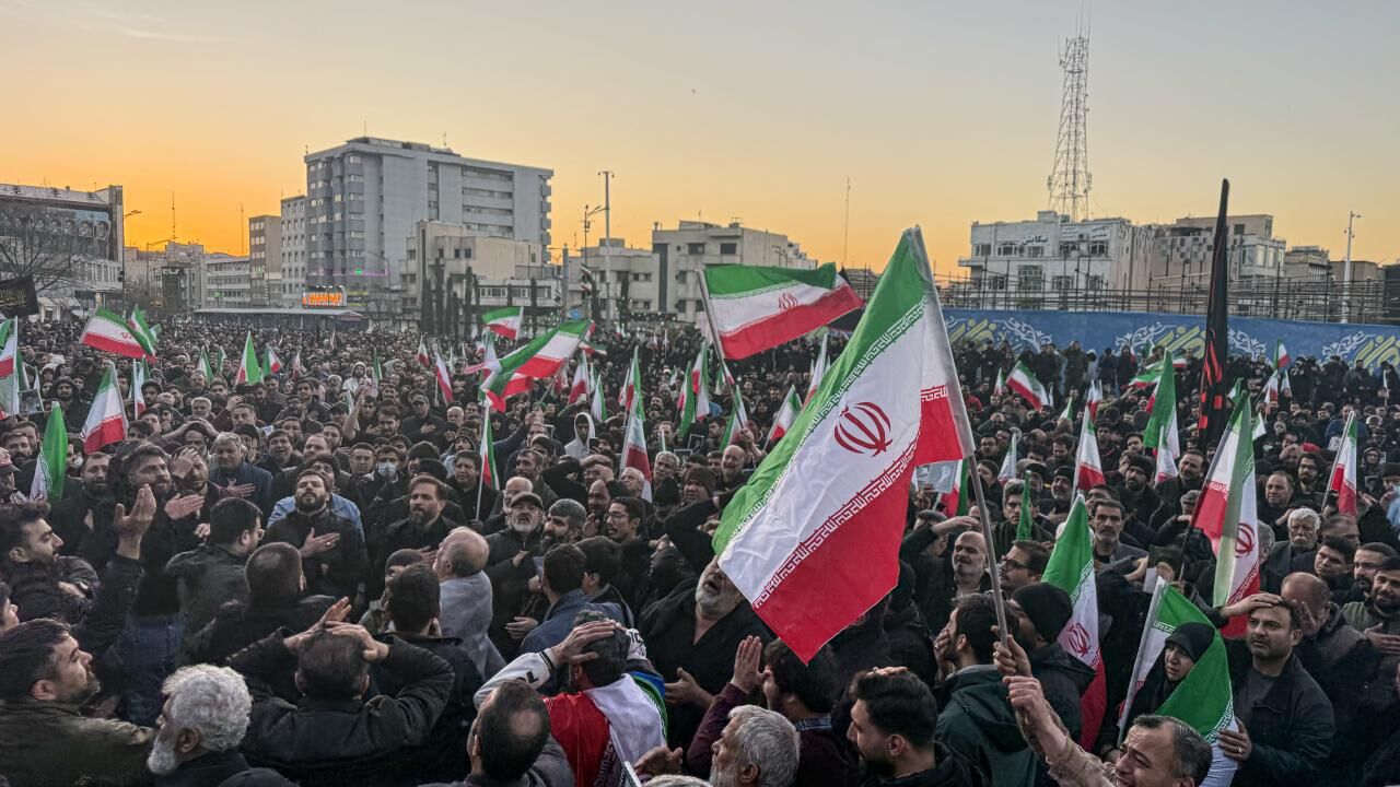 İran’da Hamaney İçin Sokaklar Doldu (2)