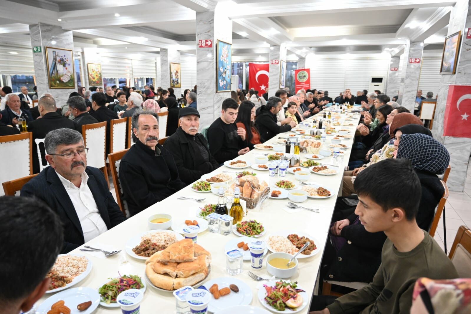 Kadi̇rli̇ Ve Kahramanmaraşlilar İftarda Buluştu (9)