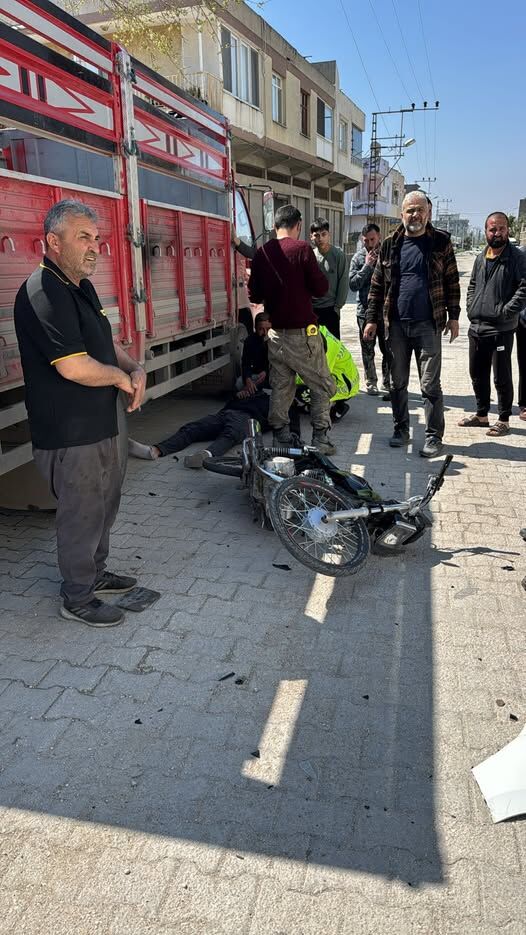 Kadirli’de Estergon Caddesi’nde Motosiklet Kazası
