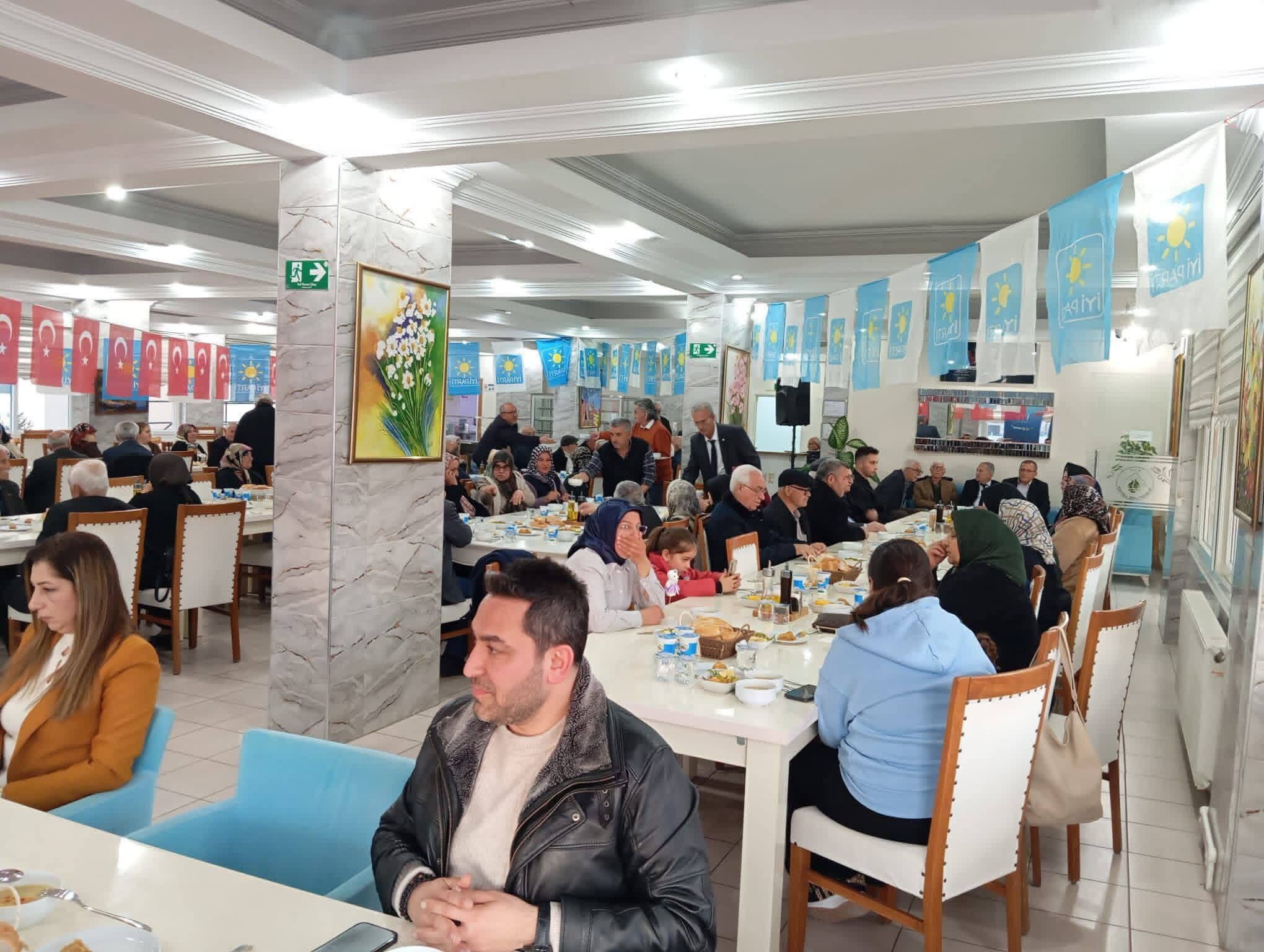 Kadirli’de İyi̇ Parti İftarında Birlik Mesajı (2)