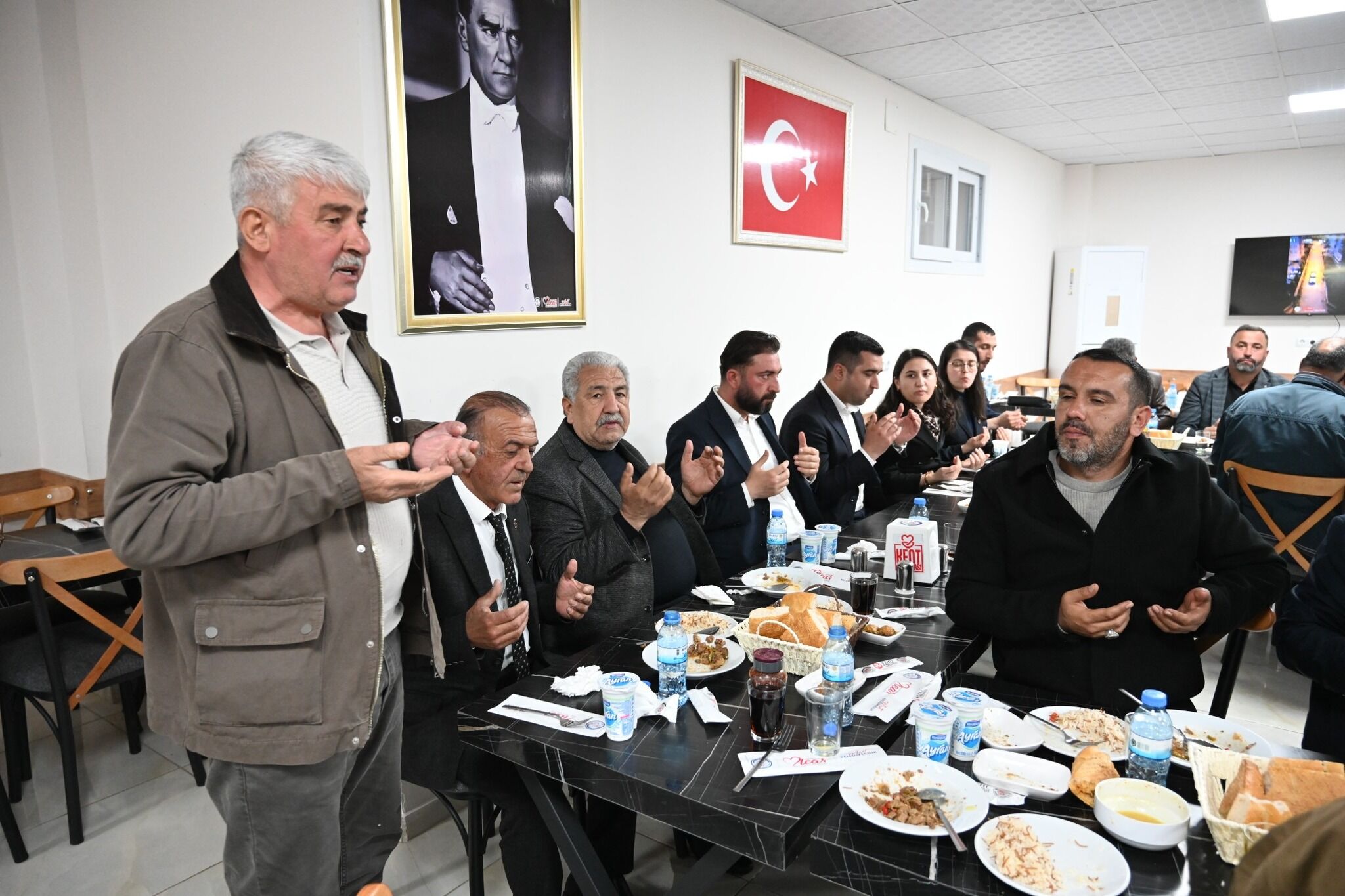 Kadirli’de Muhtarlar Ve Meclis Üyeleri İftarda Buluştu (5)