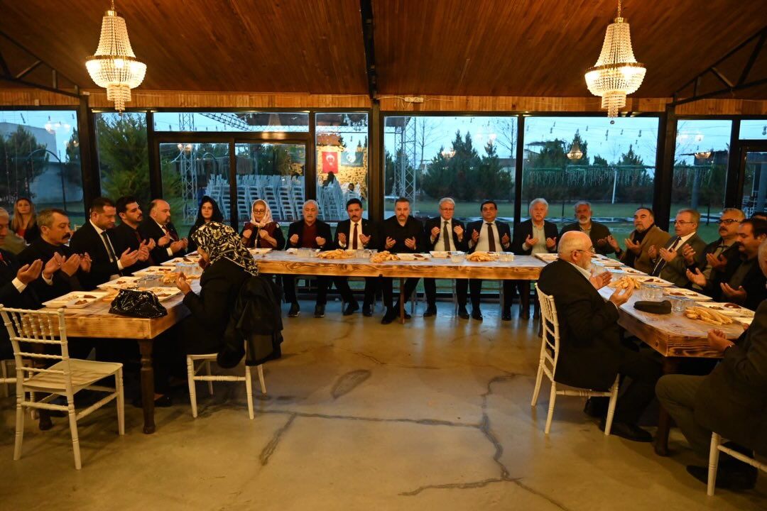 Kadirli’de Ülkü Ocakları’ndan Birlik Ve Dayanışma Mesajı (2)