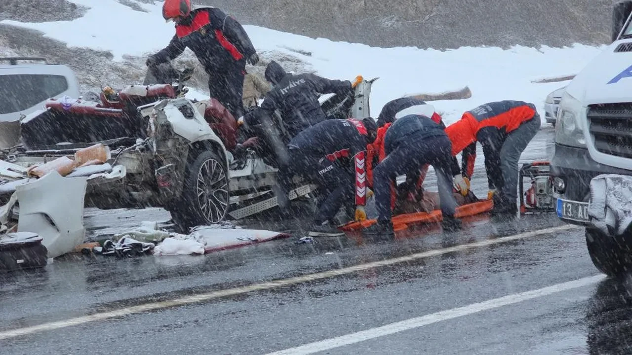 Kari Koca Ve 6 Aylik Bebek Hayatini Kaybetti̇ (2)
