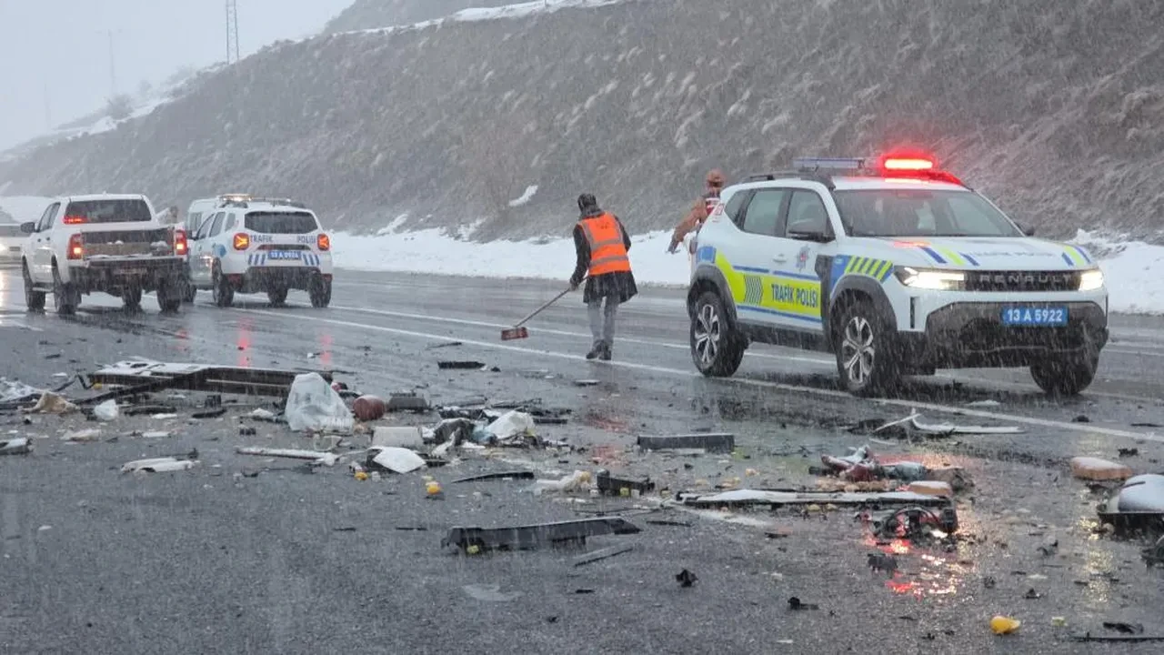 Kari Koca Ve 6 Aylik Bebek Hayatini Kaybetti̇ (4)