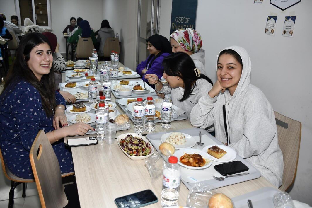 Kaymakam Dolu Öğrencilerle İftar Yaptı 3