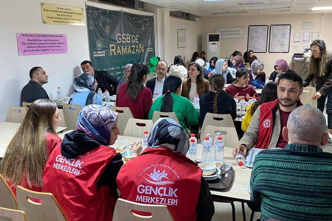 Kaymakam Dolu Öğrencilerle İftar Yaptı 5