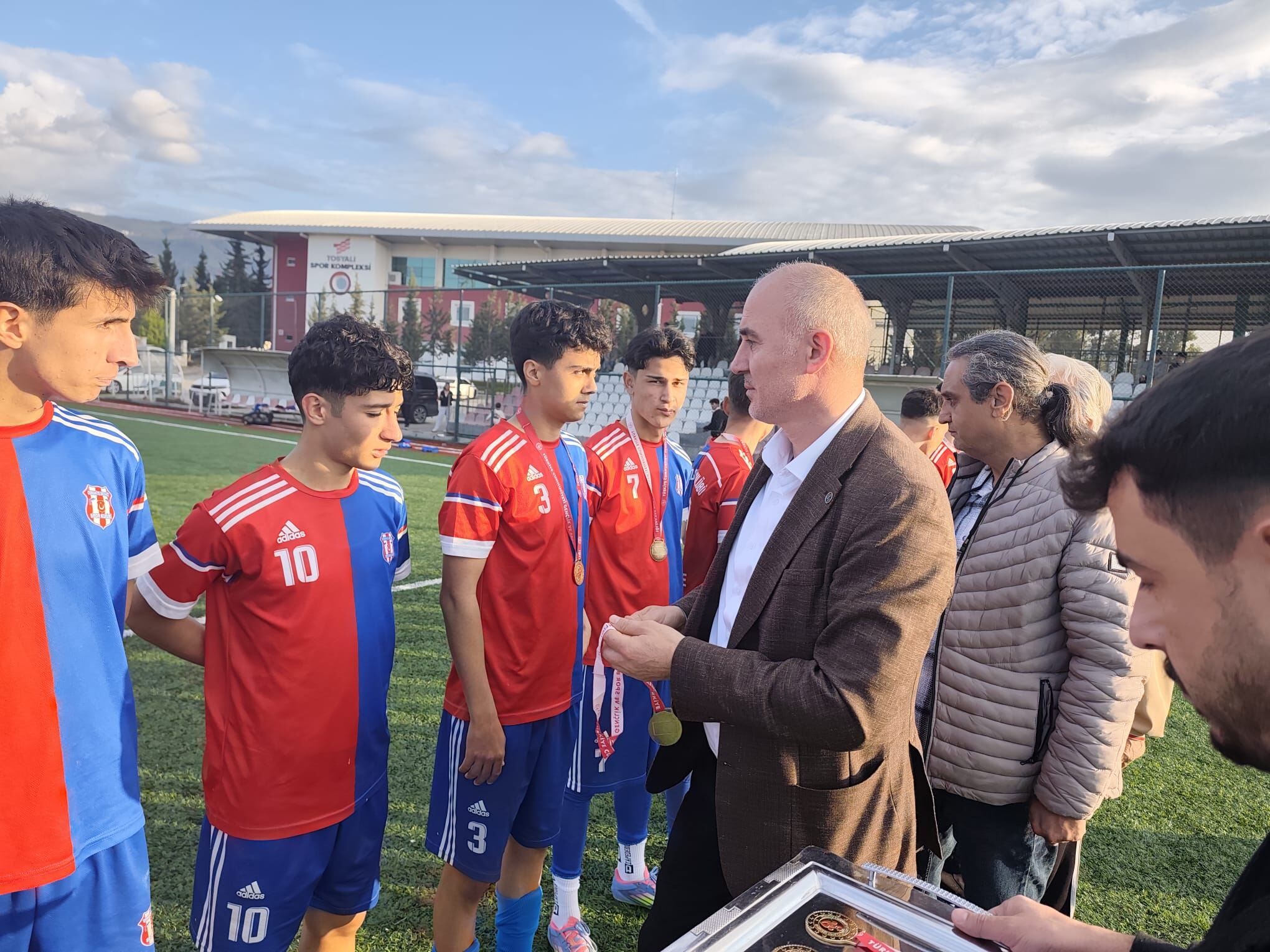 Korkut Ata Üniversitesi U 18 Ligi Şampiyonu Oldu (4)