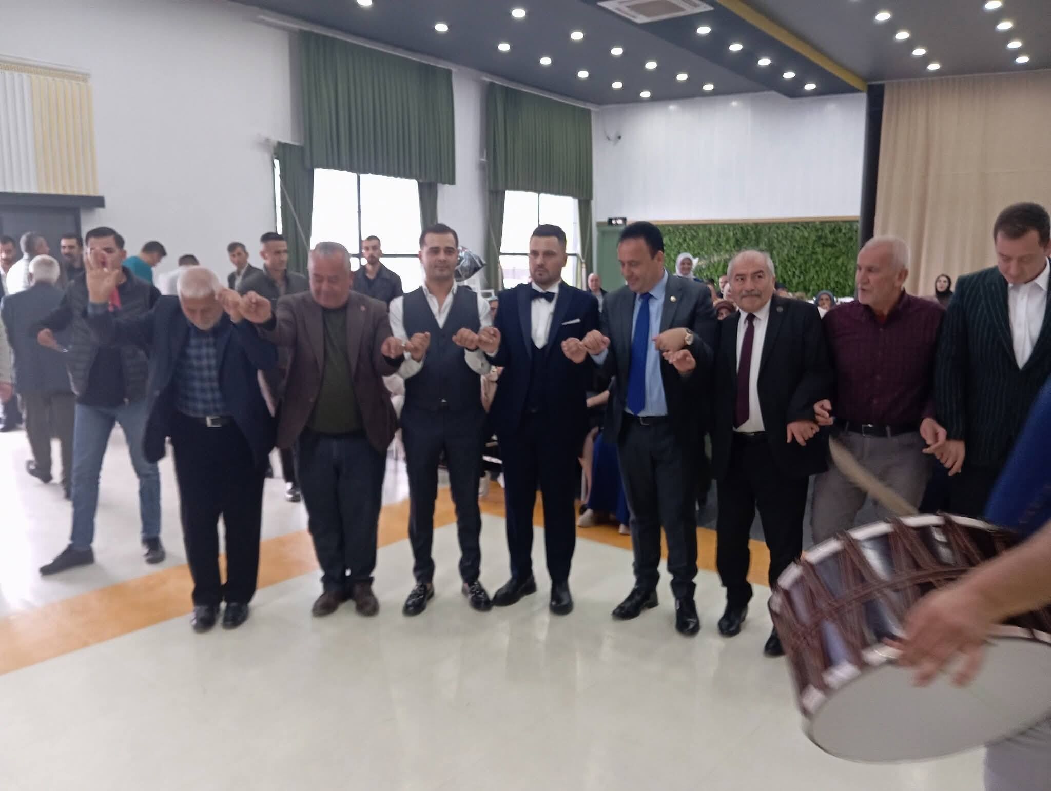 Mhp Düziçi Teşkilatı Nişanda Genç Çifte Destek (1)