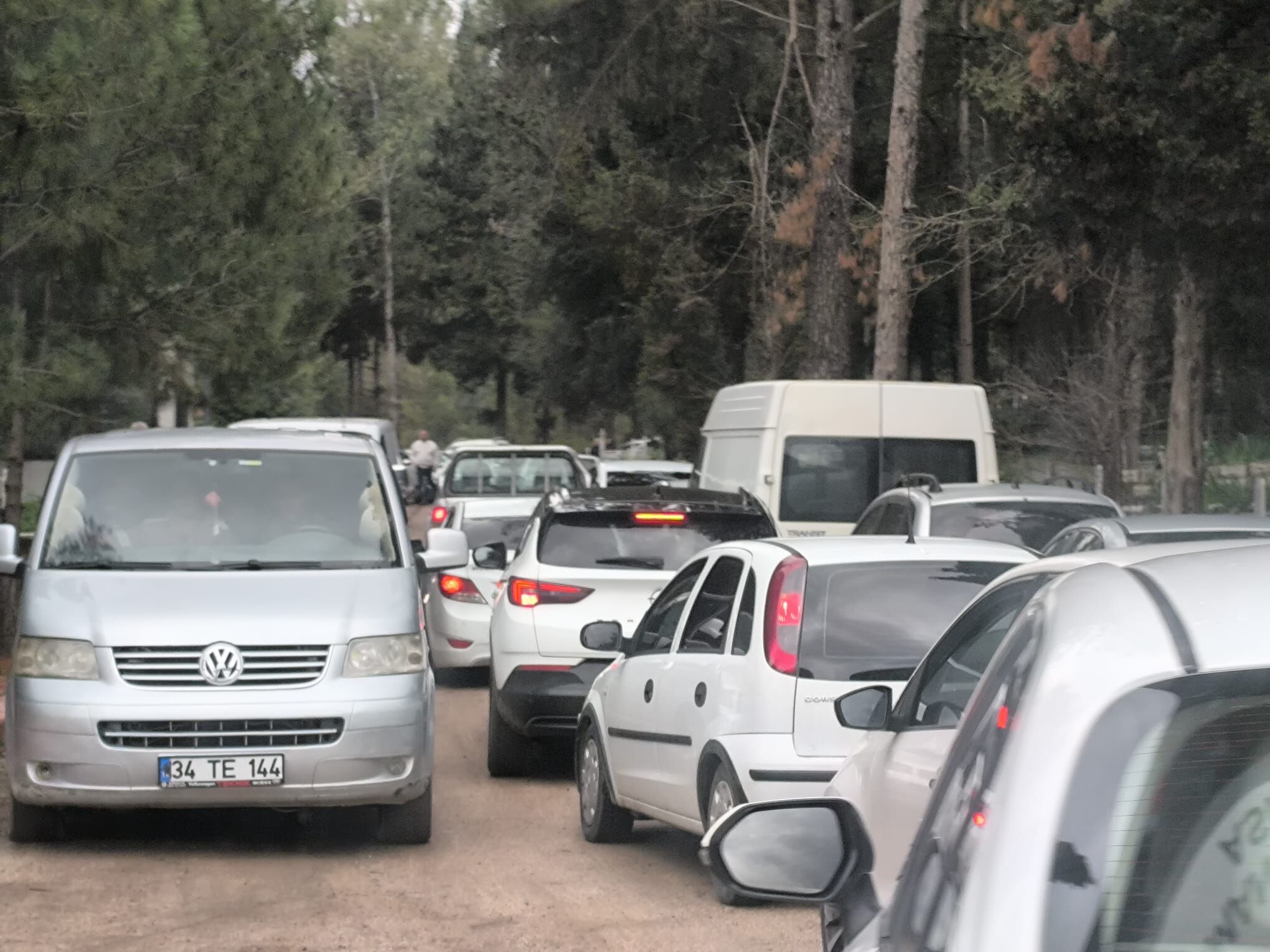 Osmaniye’de Bayramın İlk Günü Mezarlıkta Trafik Yoğunluğu (4)