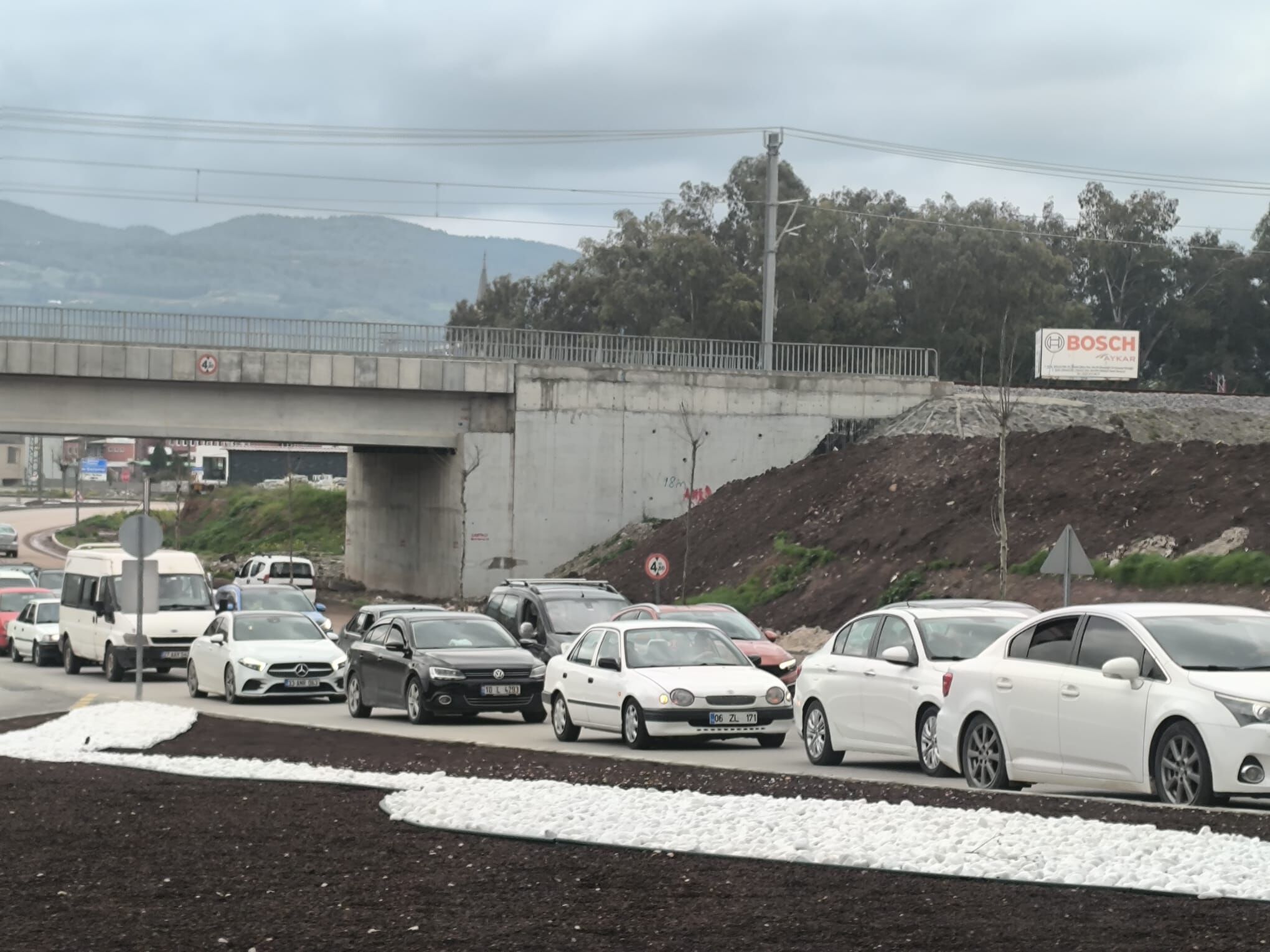 Osmaniye’de Bayramın İlk Günü Mezarlıkta Trafik Yoğunluğu (6)
