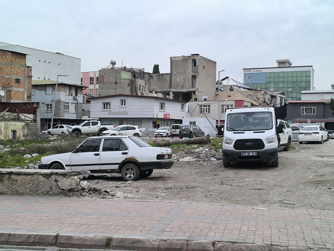 Osmaniye'de Yıkım Alanları Otoparka Dönüştü (2)