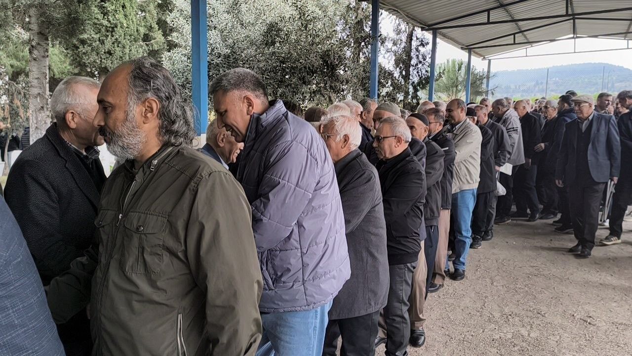 Sakızgediği’nde Mezarlıkta 33 Yıllık Bayram Geleneği (2)