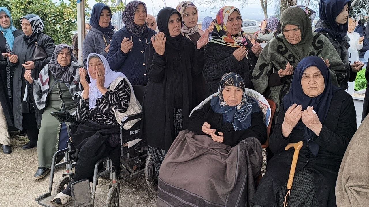 Sakızgediği’nde Mezarlıkta 33 Yıllık Bayram Geleneği (5)