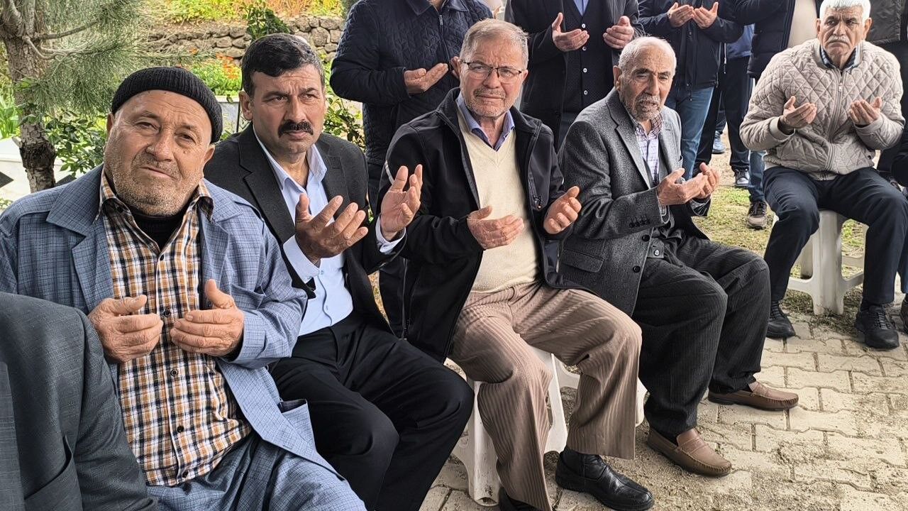 Sakızgediği’nde Mezarlıkta 33 Yıllık Bayram Geleneği (6)