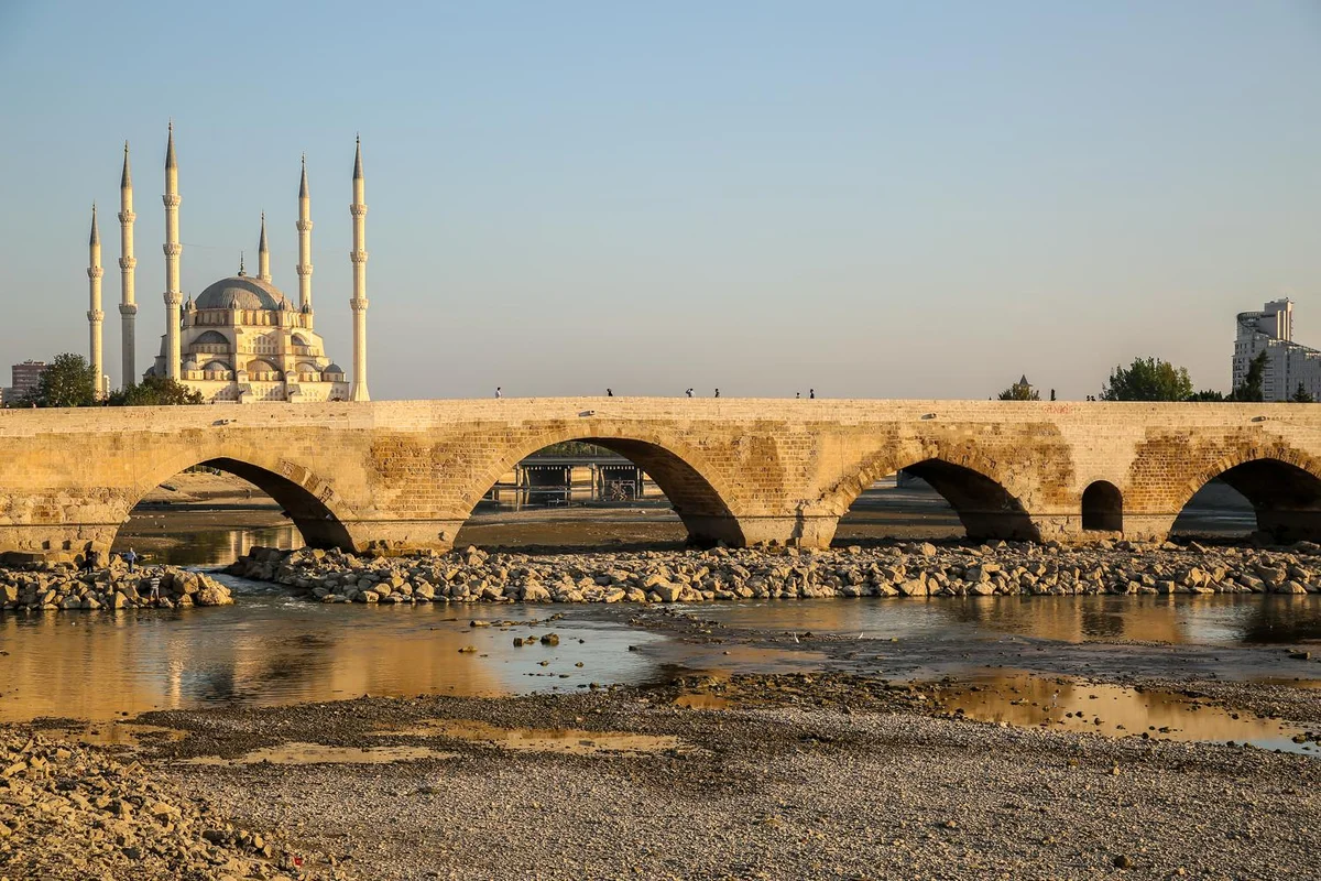 Tas Kopru Ve Cami Yansimalari 1031