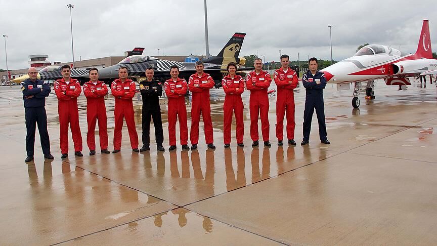 Türk Yıldızları Adana’da Gençlerle