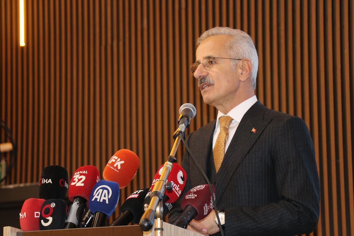 Ulaştırma Ve Altyapı Bakanı Uraloğlu, Isparta'da Iftar Programında Konuştu: