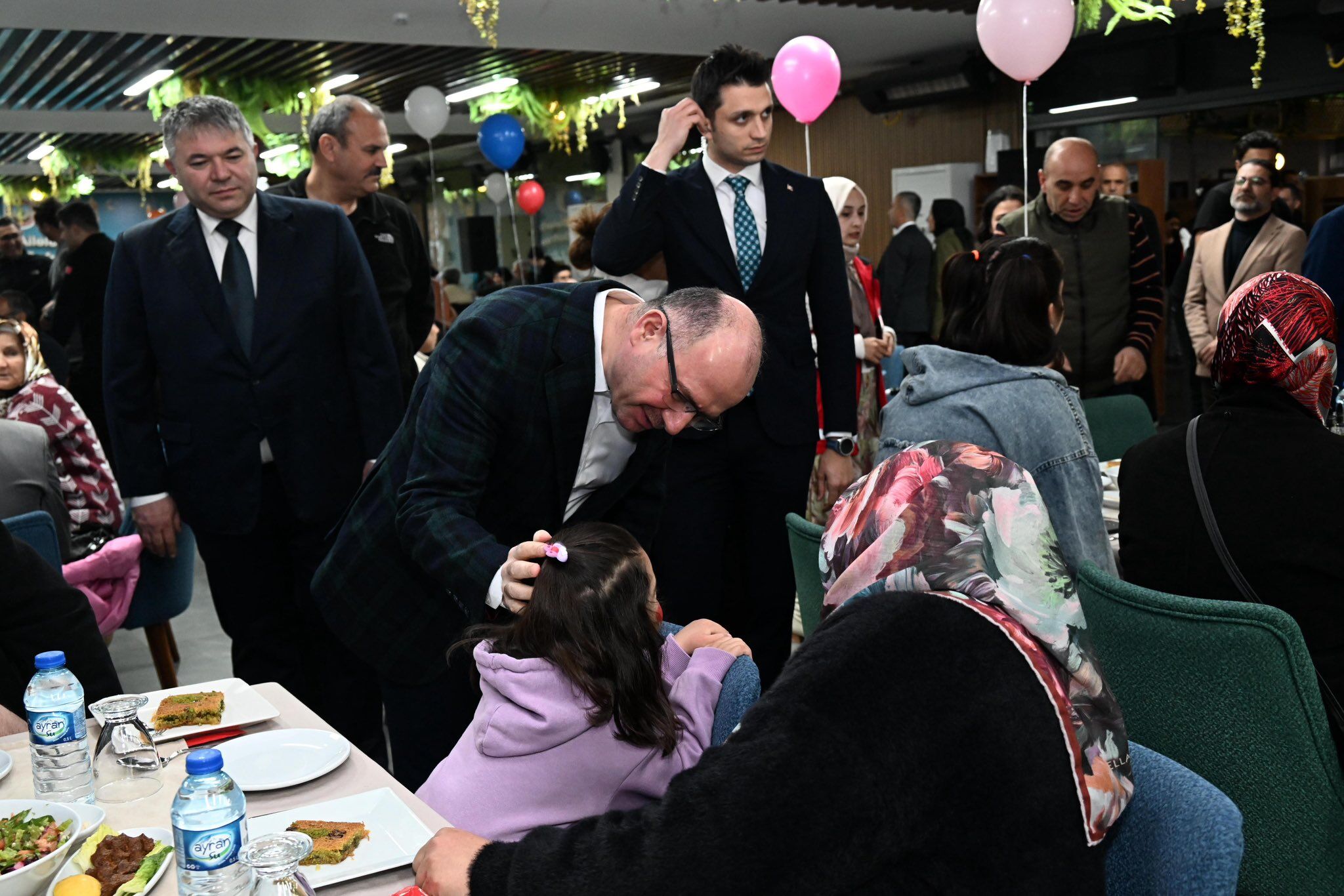 Vali Serdengeçti Koruyucu Ailelerle İftarda (1)