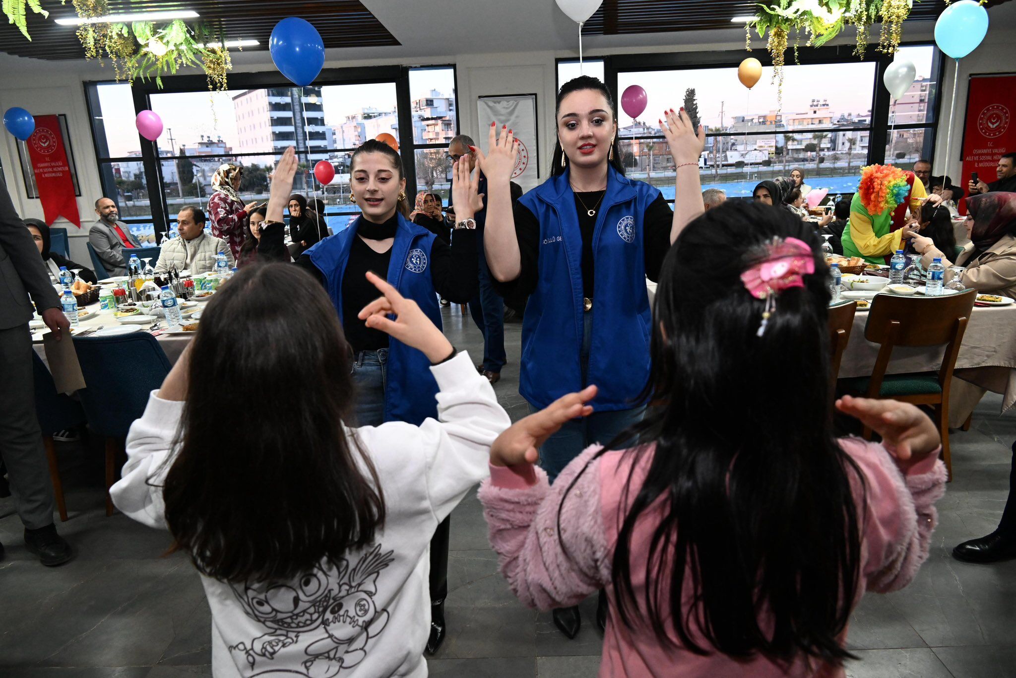 Vali Serdengeçti Koruyucu Ailelerle İftarda (3)