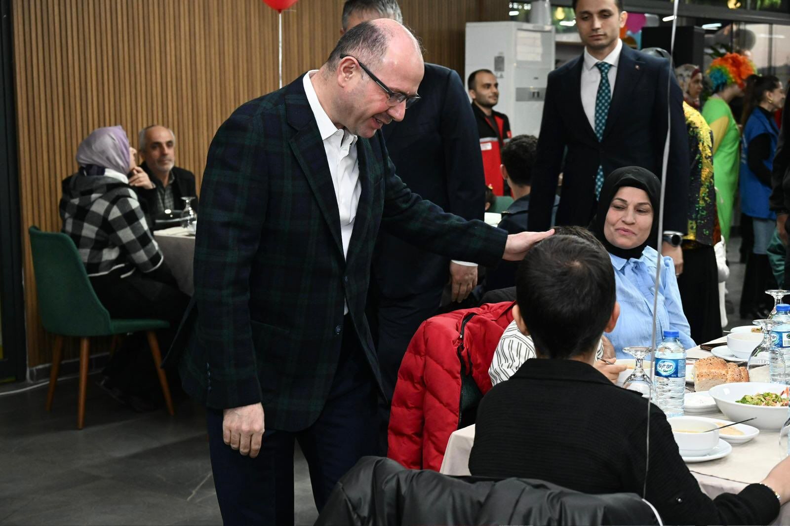 Vali Serdengeçti Koruyucu Ailelerle İftarda (4)