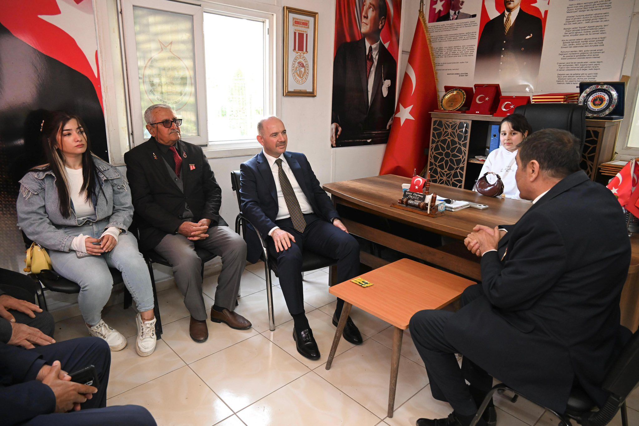 Vali Serdengeçti Şehit Ailelerini Ziyaret Etti (12)