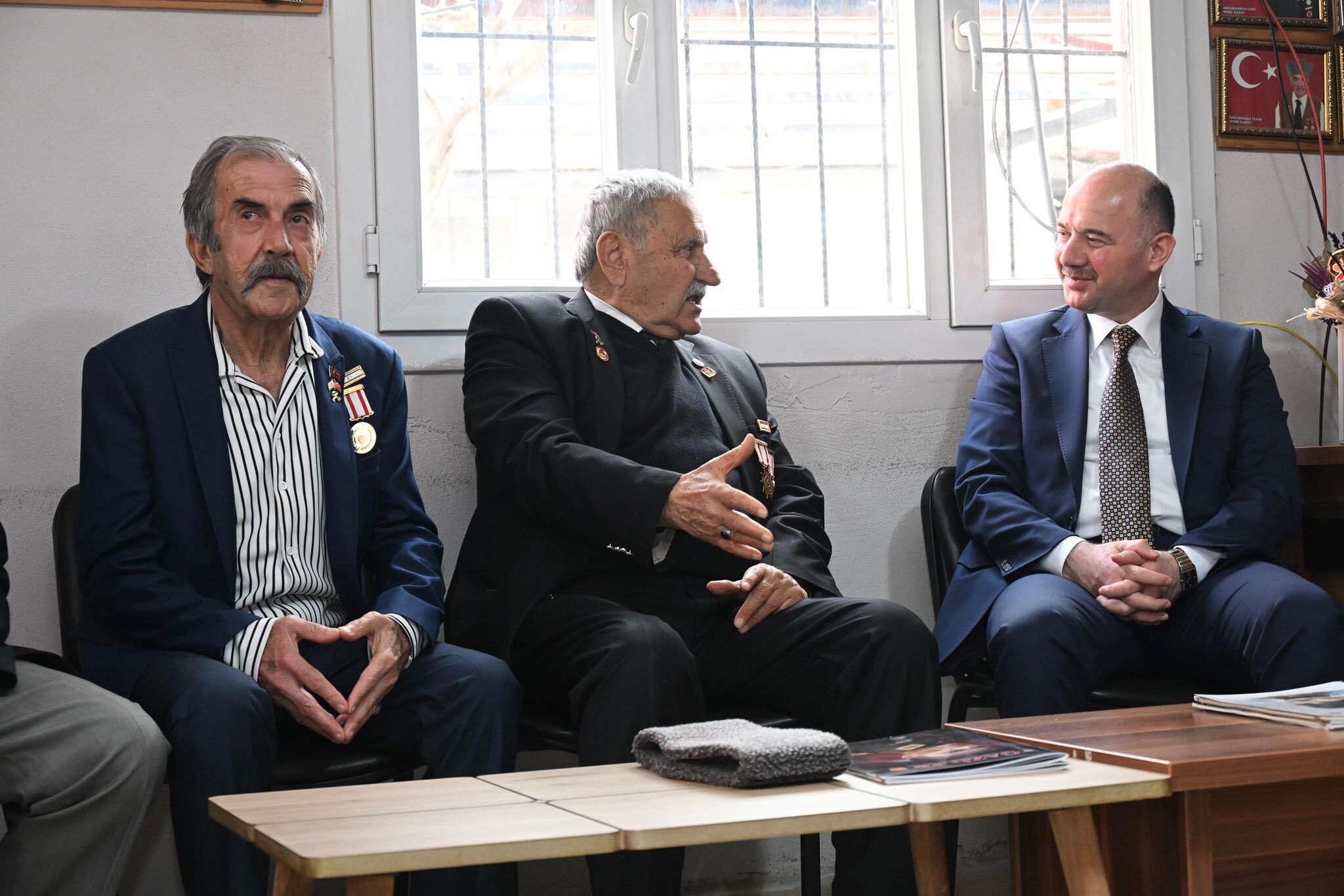 Vali Serdengeçti Şehit Ailelerini Ziyaret Etti (14)