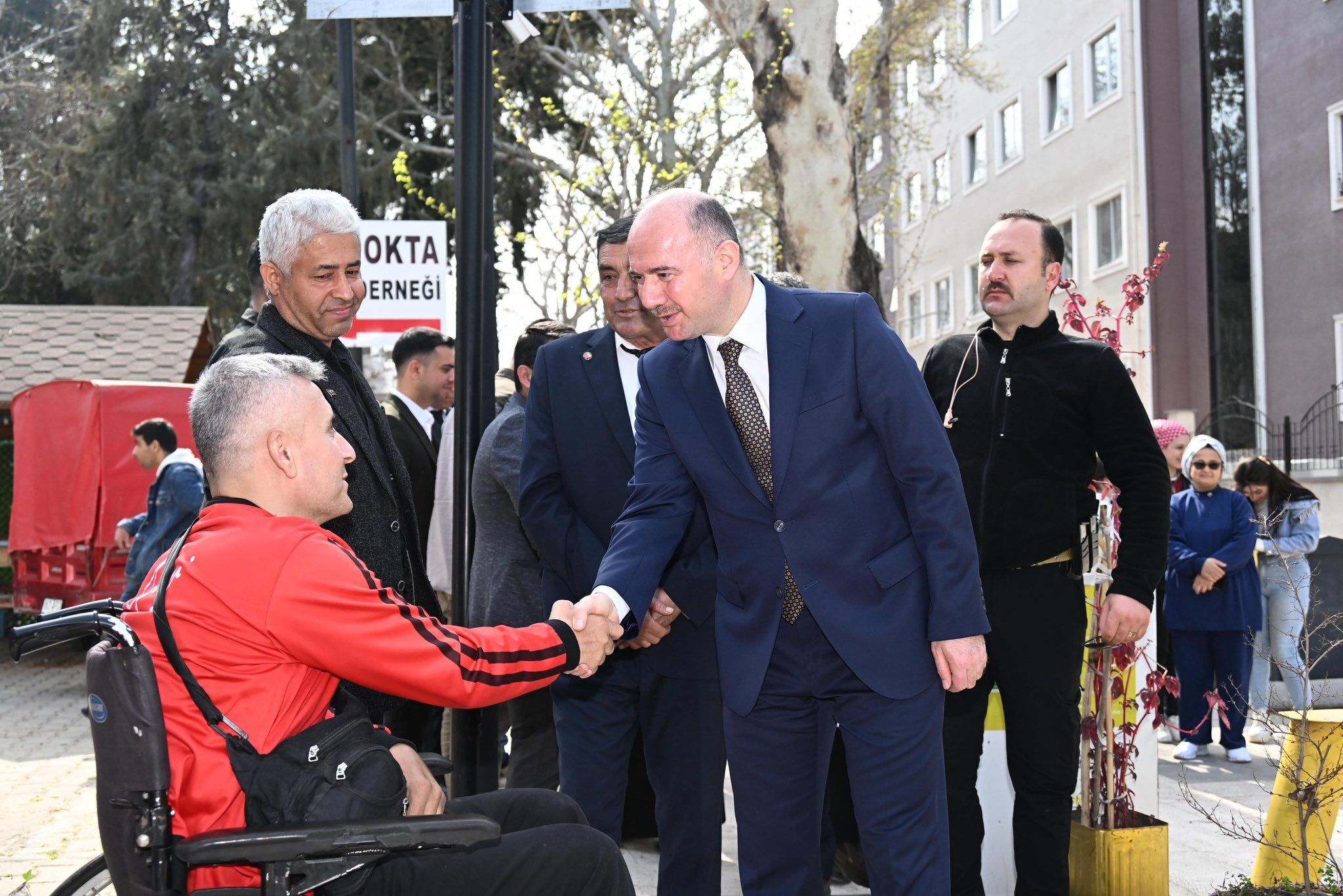 Vali Serdengeçti Şehit Ailelerini Ziyaret Etti (16)