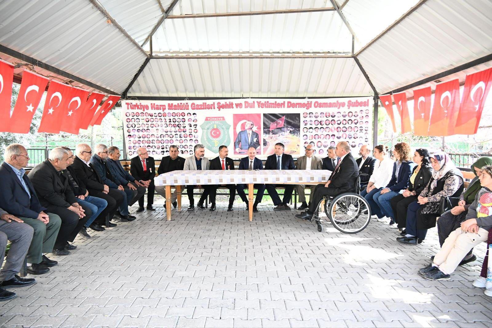 Vali Serdengeçti Şehit Ailelerini Ziyaret Etti (4)