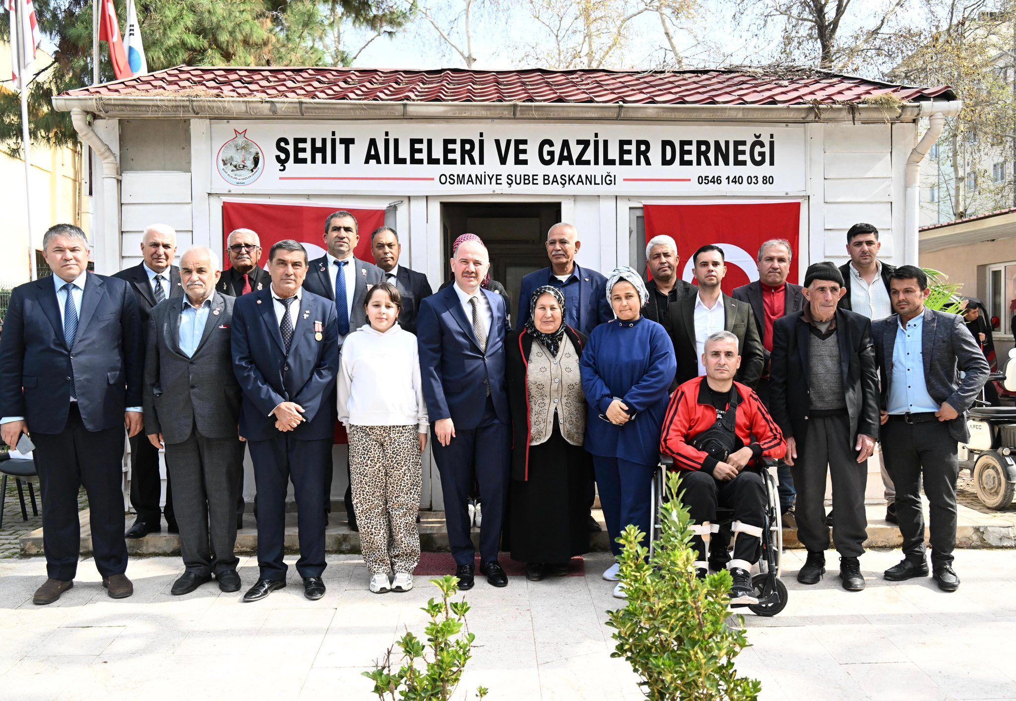 Vali Serdengeçti Şehit Ailelerini Ziyaret Etti (5)