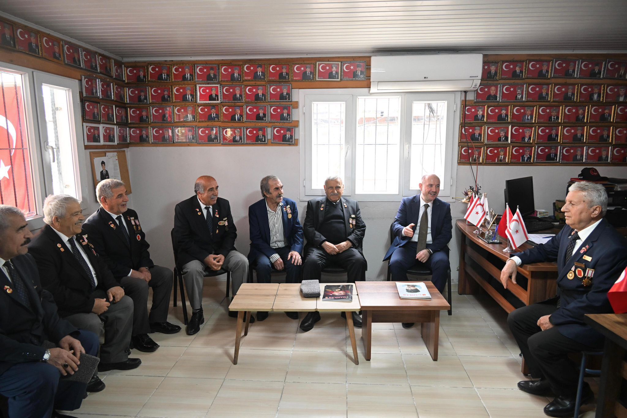 Vali Serdengeçti Şehit Ailelerini Ziyaret Etti (6)