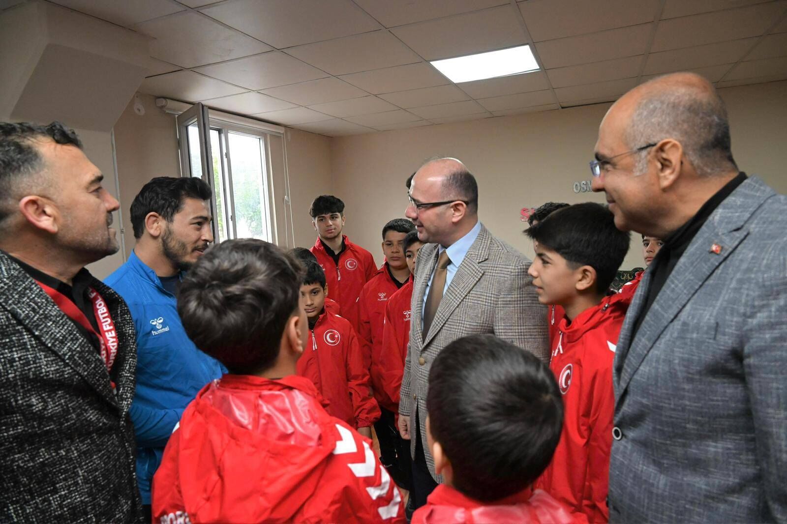 Vali Serdengeçti Sporcularla Buluştu (3)